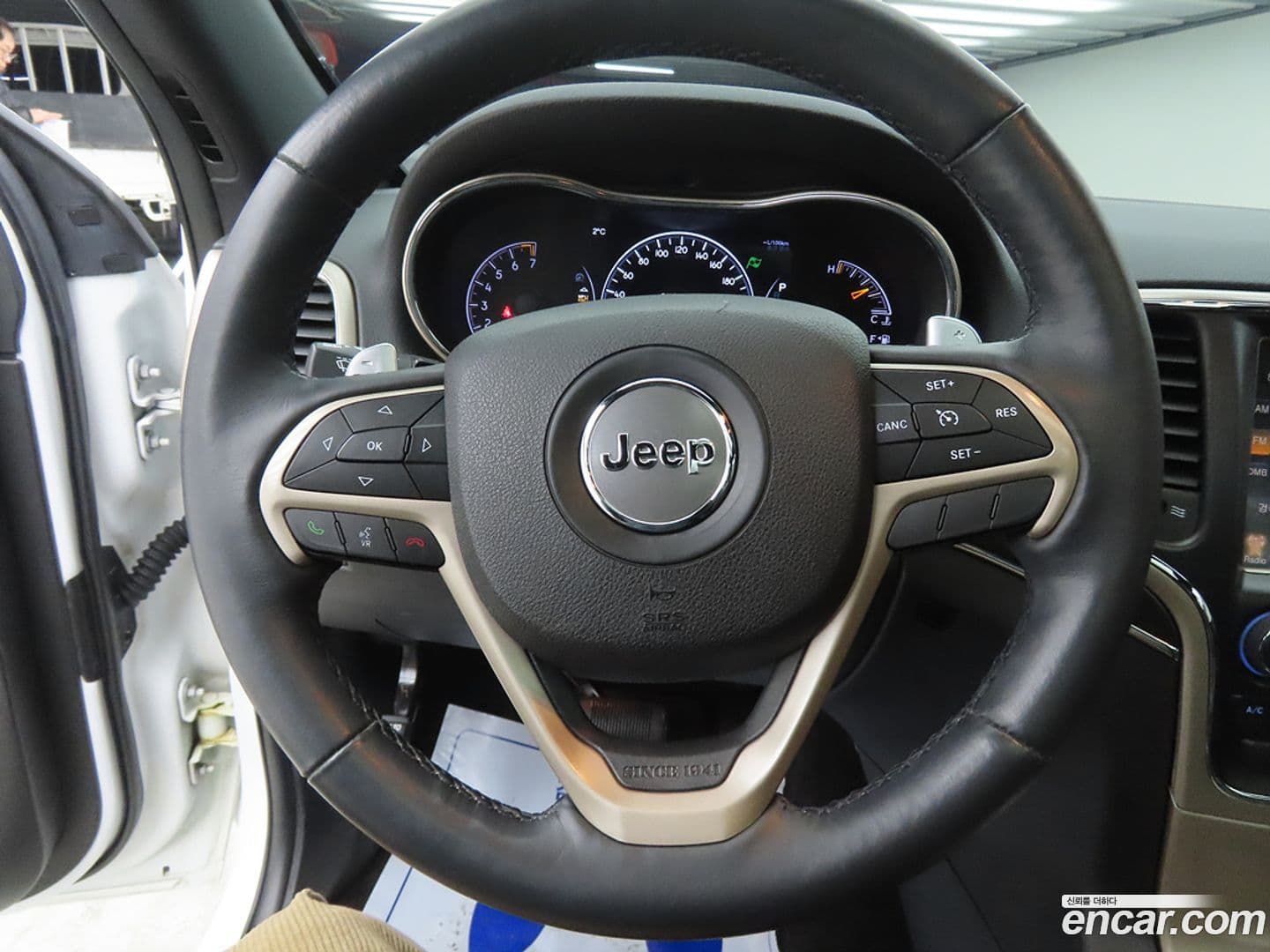 Main__Slider__Photo:Cherokee Jeep 2015.11-7