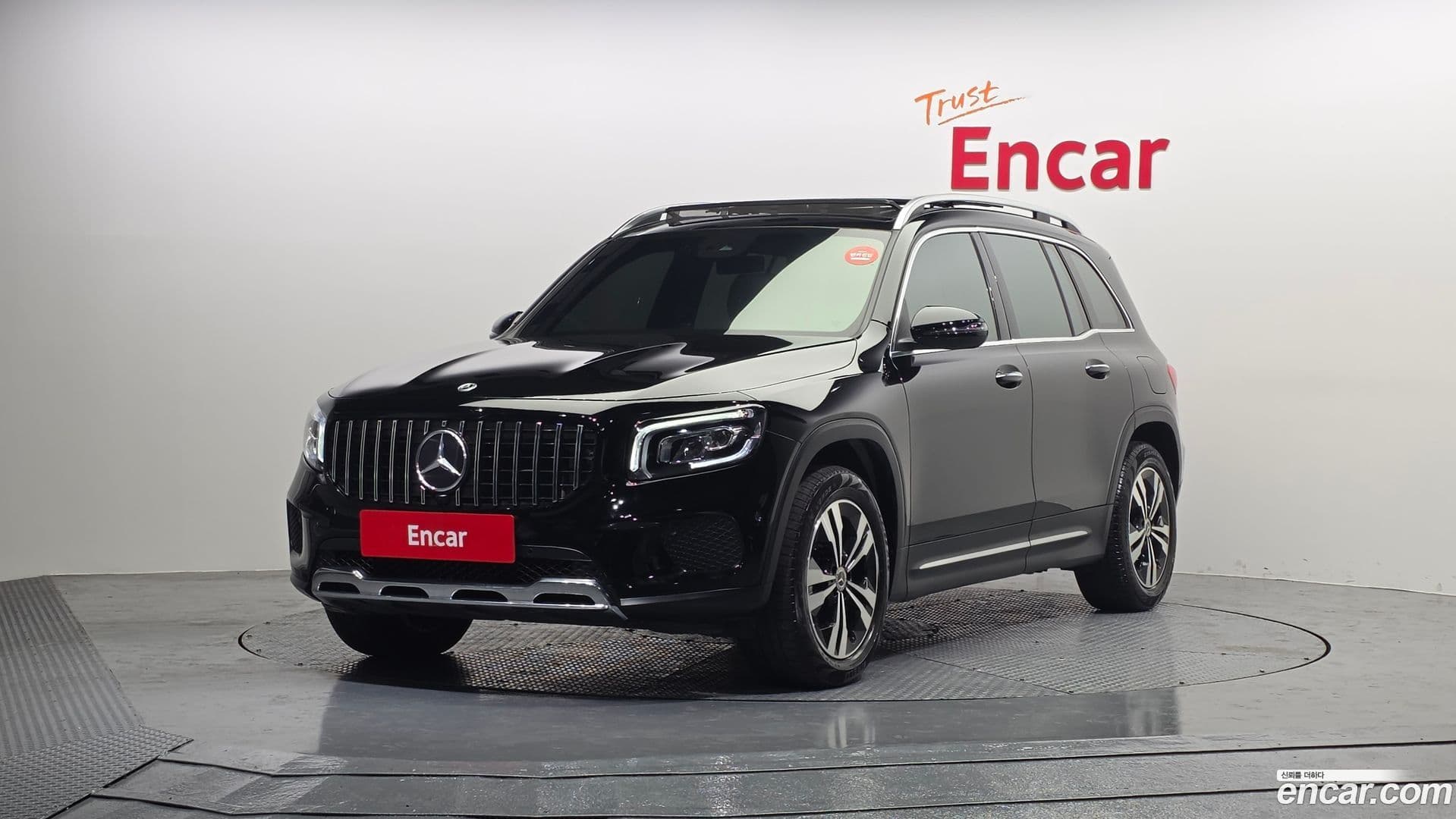 Main__Slider__Photo:GLB-Class Mercedes-Benz 2021.1-0