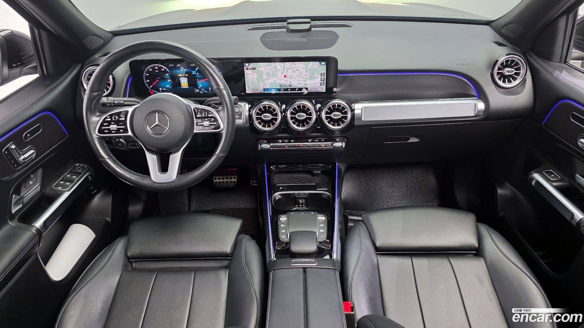 Main__Slider__Photo:GLB-Class Mercedes-Benz 2021.1-6