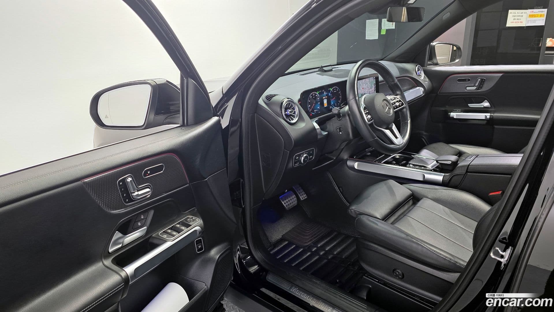 Main__Slider__Photo:GLB-Class Mercedes-Benz 2021.1-9