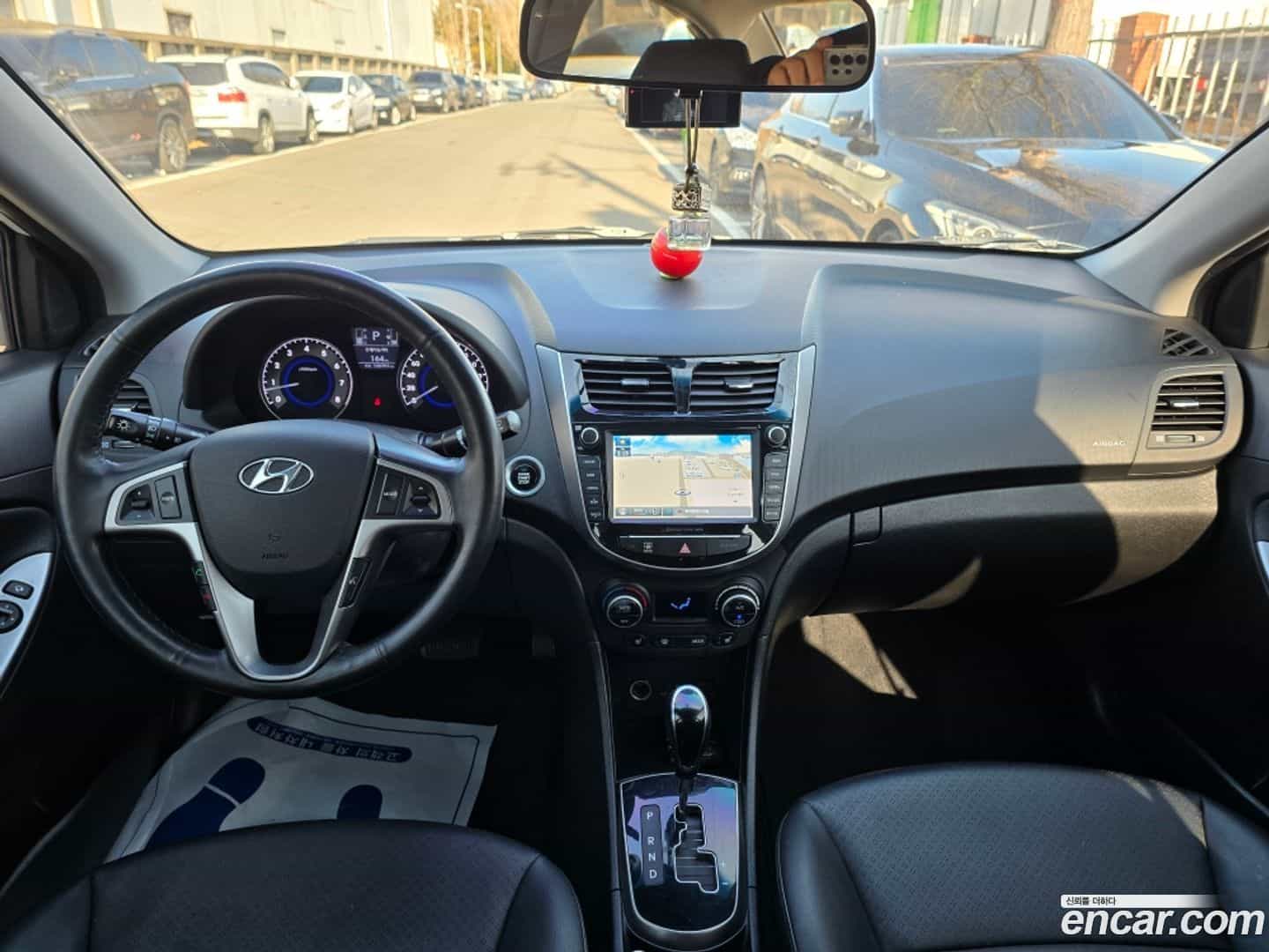 Accent Hyundai 2015.11-INNER-007