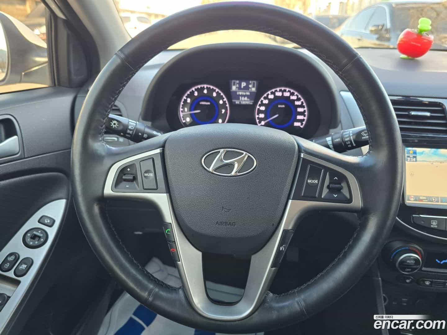 Accent Hyundai 2015.11-INNER-009