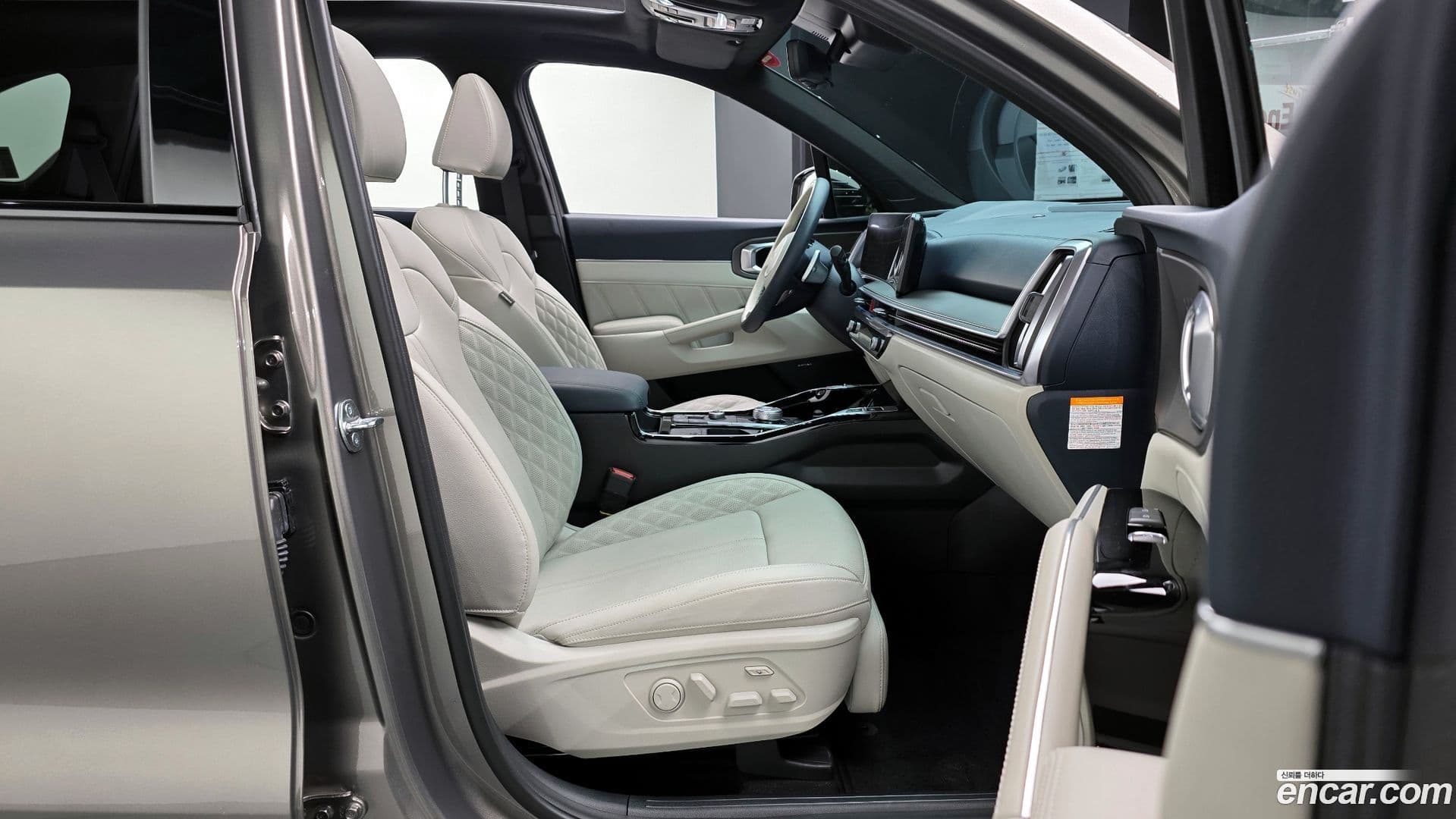 Main__Slider__Photo:Sorento Kia 2024.0-9