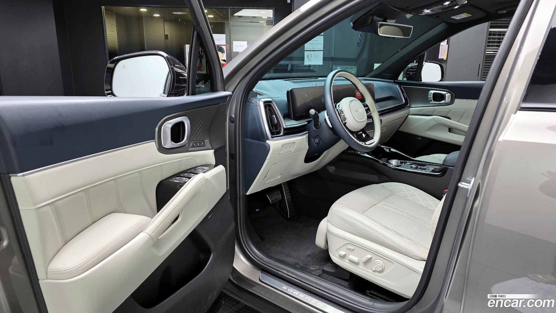 Main__Slider__Photo:Sorento Kia 2024.0-10