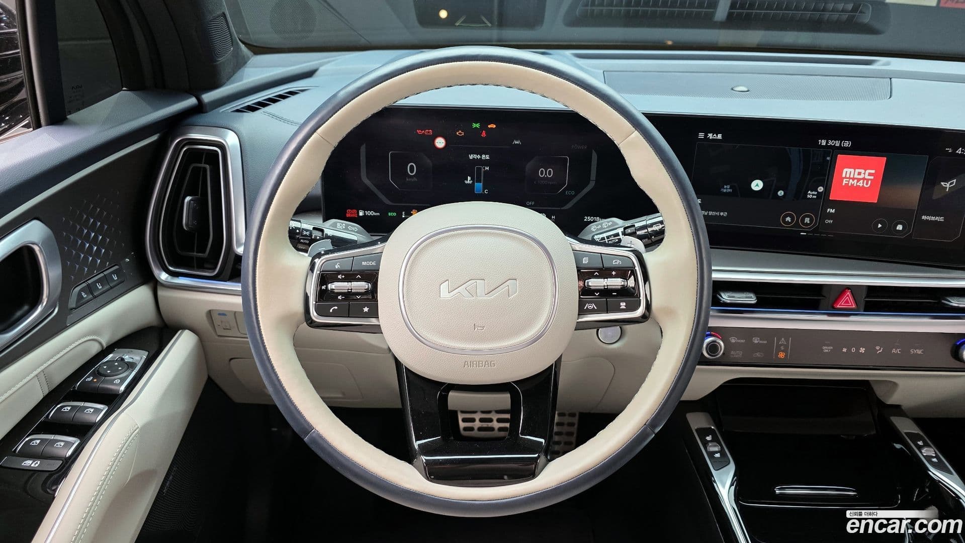 Main__Slider__Photo:Sorento Kia 2024.0-12