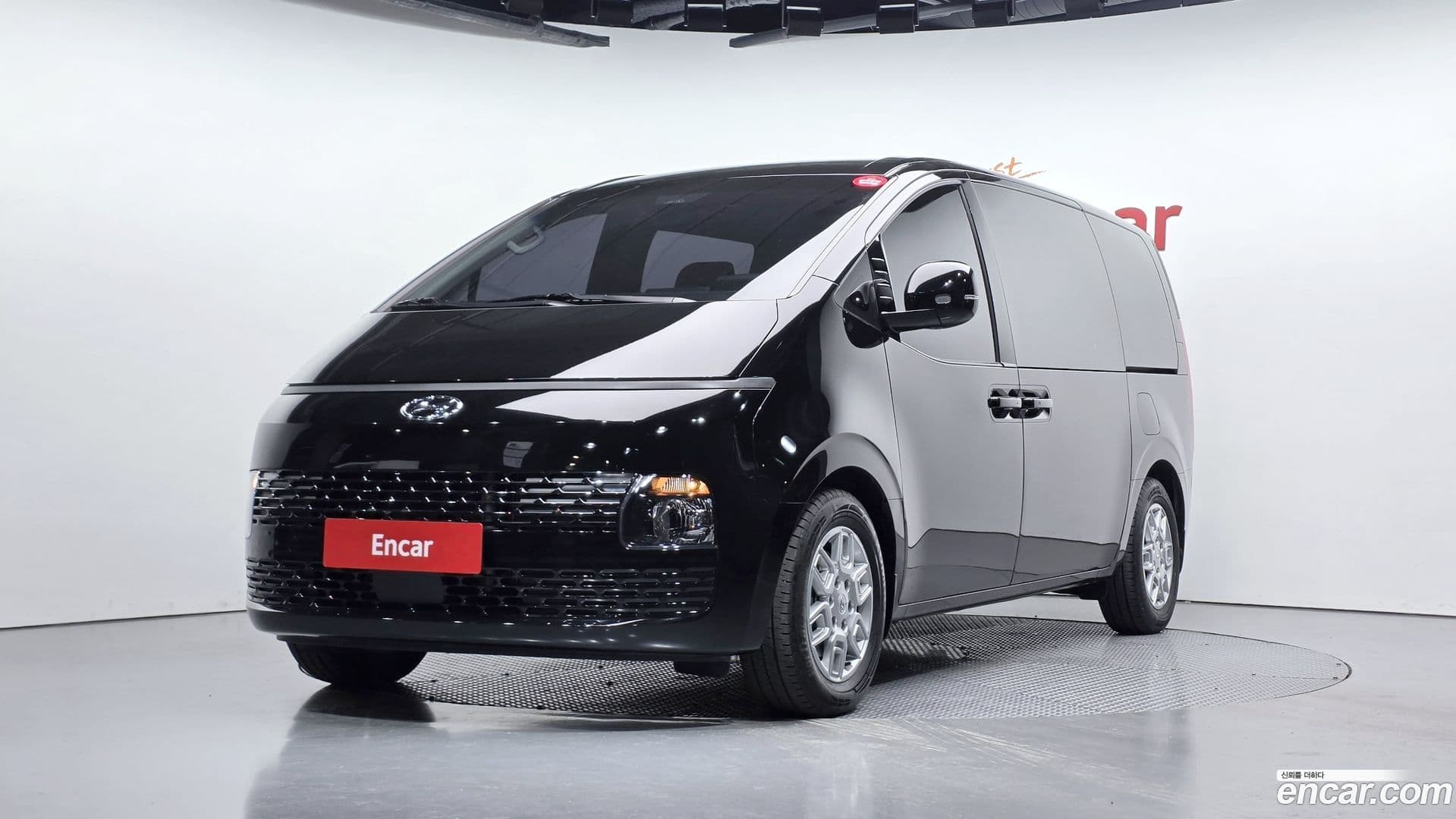 Main__Slider__Photo:Staria Hyundai 2022.3-0