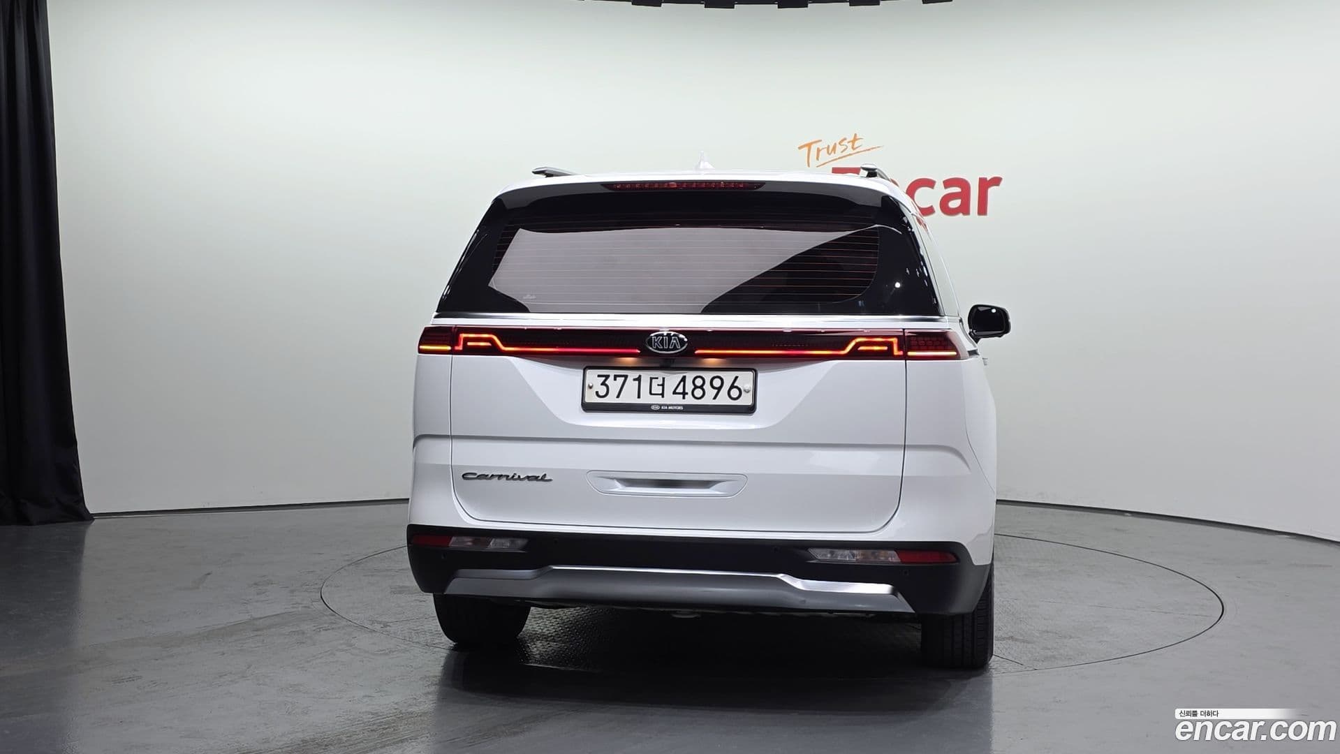 Main__Slider__Photo:Canival Kia 2021.0-3