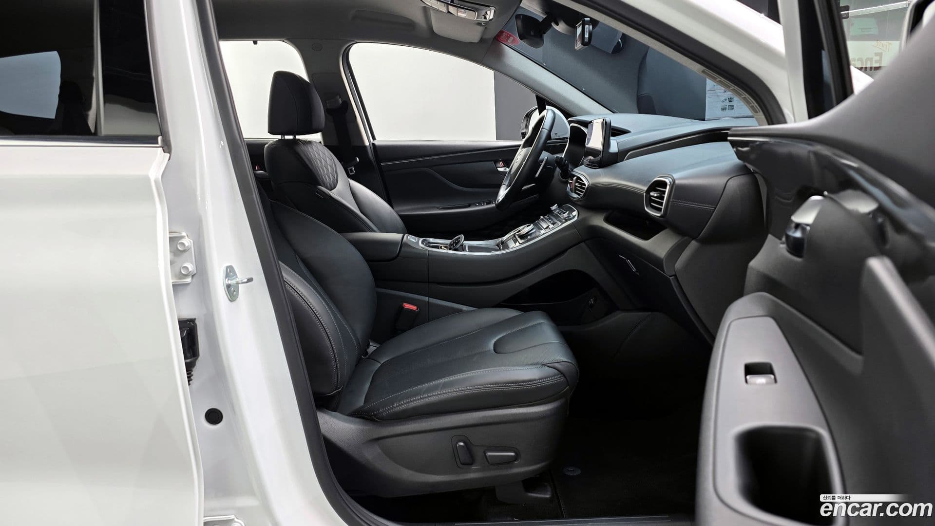 Main__Slider__Photo:Santafe Hyundai 2023.6-9