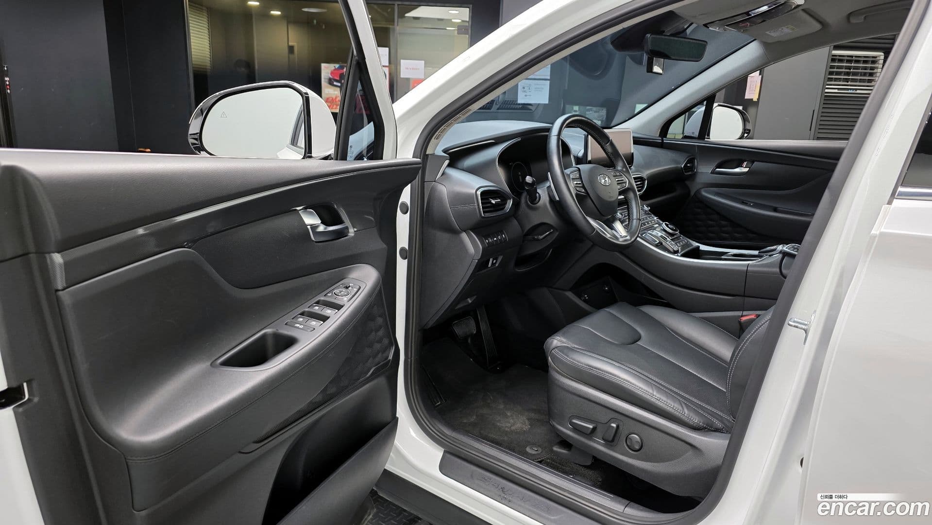 Main__Slider__Photo:Santafe Hyundai 2023.6-10