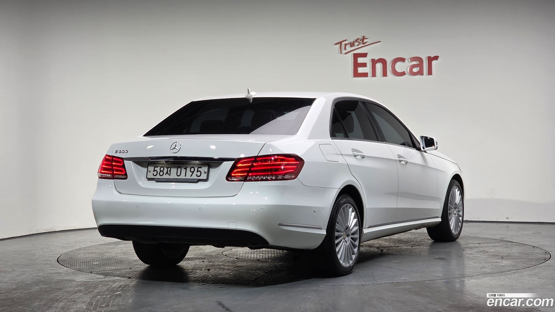 Main__Slider__Photo:E-Class Mercedes-Benz 2016.1-1