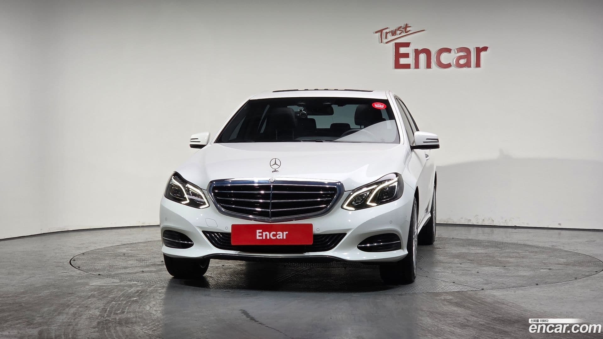 Main__Slider__Photo:E-Class Mercedes-Benz 2016.1-2