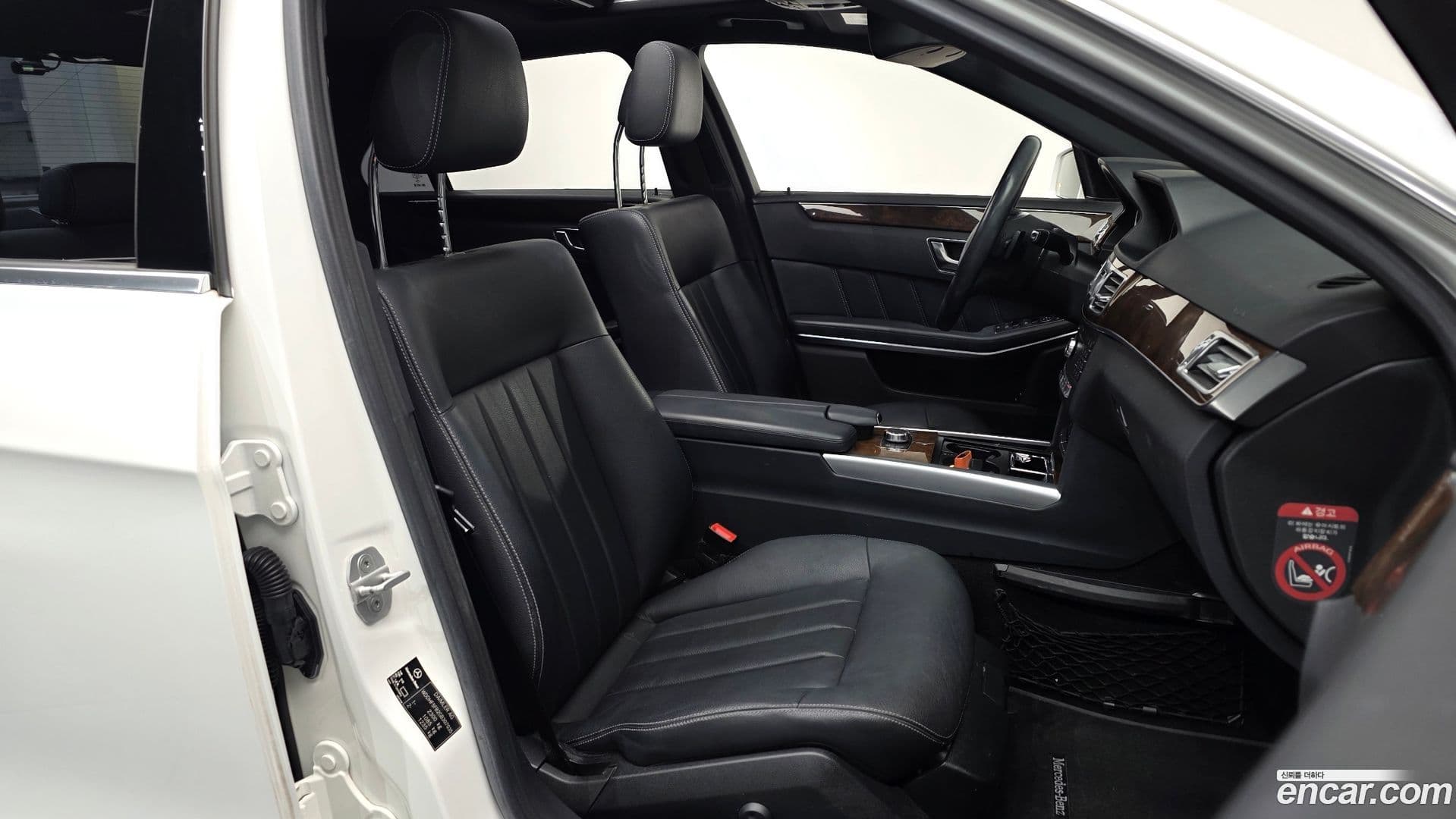 Main__Slider__Photo:E-Class Mercedes-Benz 2016.1-9