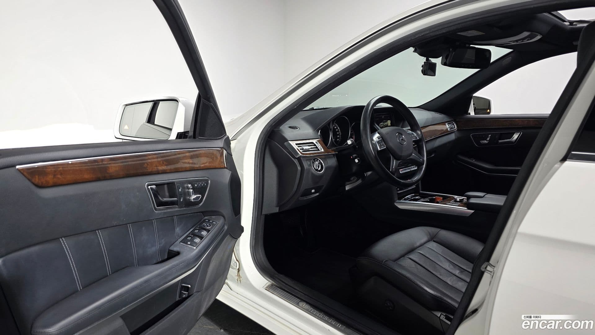 Main__Slider__Photo:E-Class Mercedes-Benz 2016.1-11