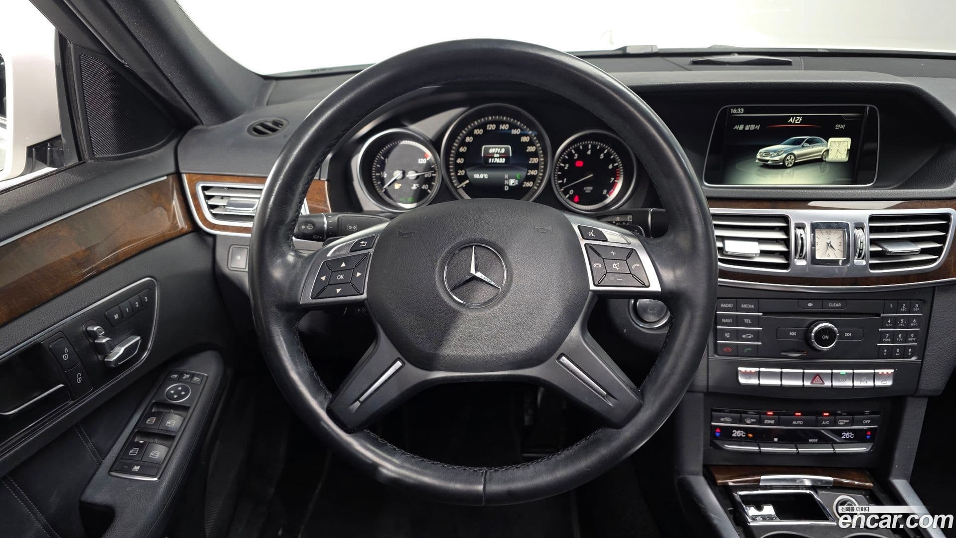 Main__Slider__Photo:E-Class Mercedes-Benz 2016.1-12