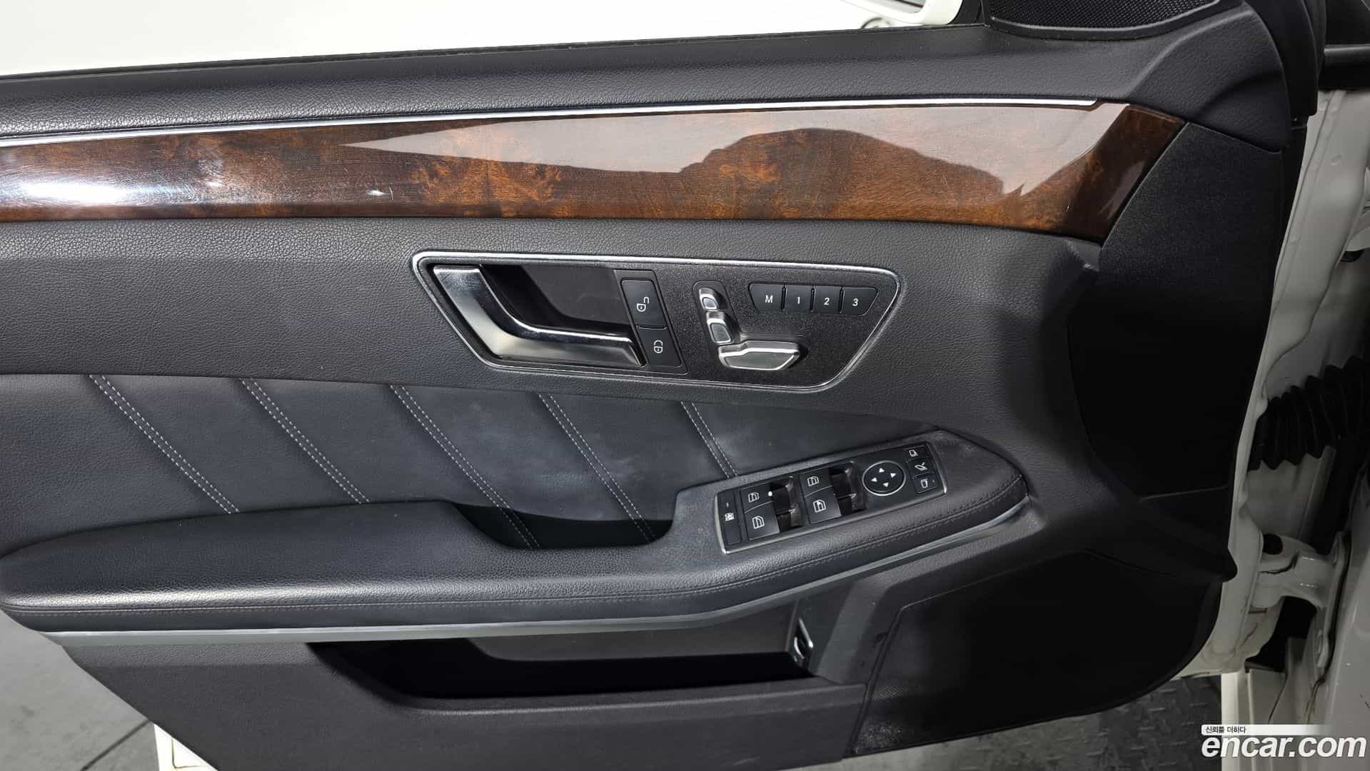 E-Class Mercedes-Benz 2016.1-OPTION-022