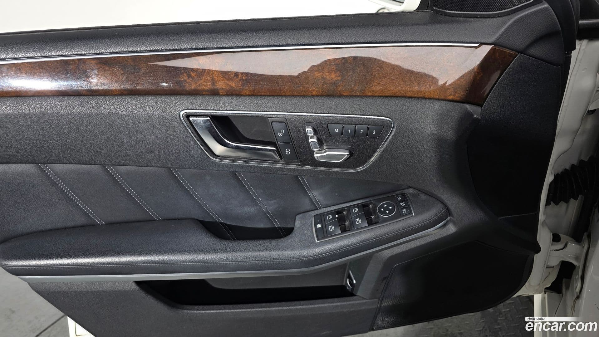 Main__Slider__Photo:E-Class Mercedes-Benz 2016.1-17