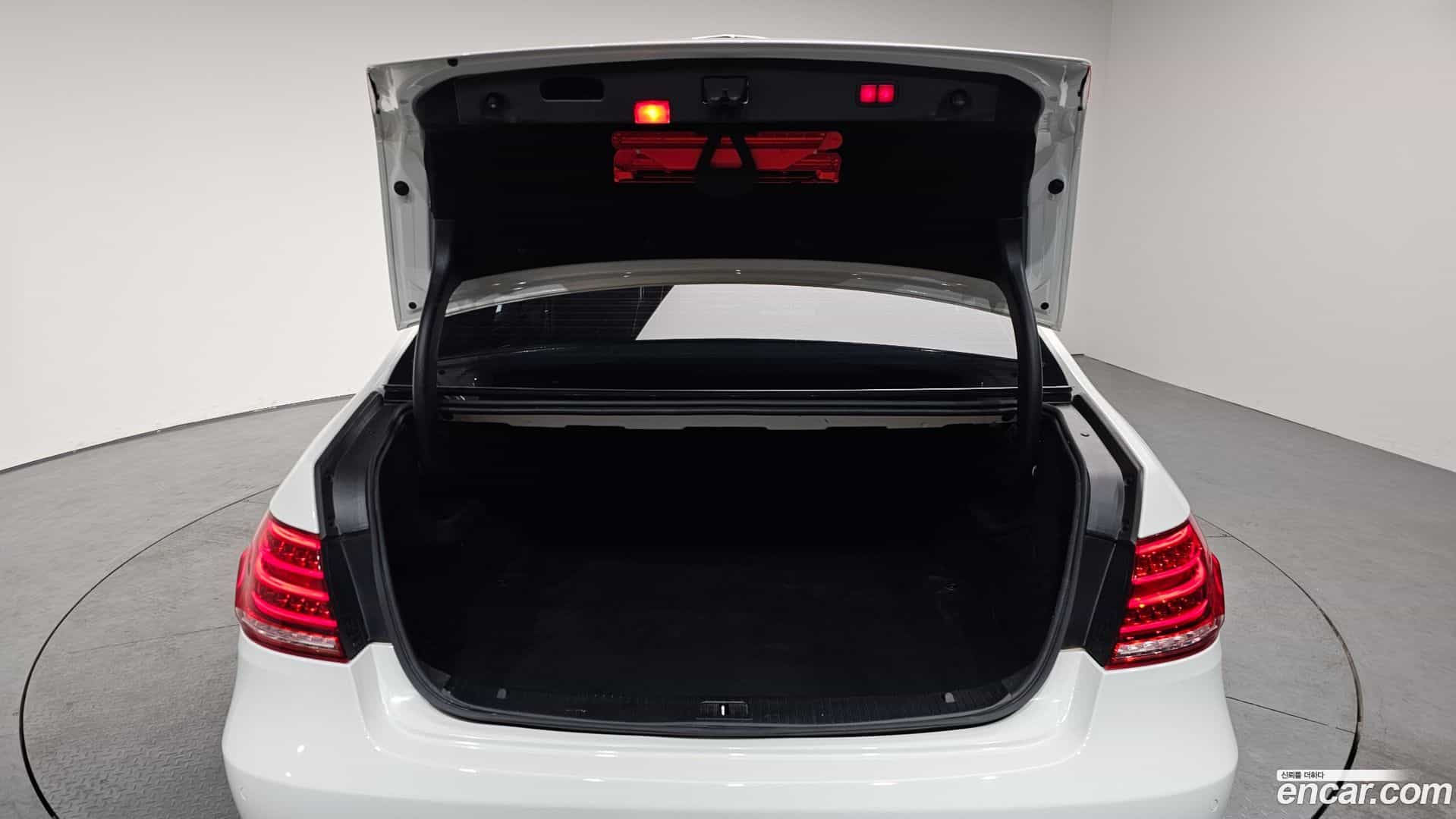 E-Class Mercedes-Benz 2016.1-OPTION-024