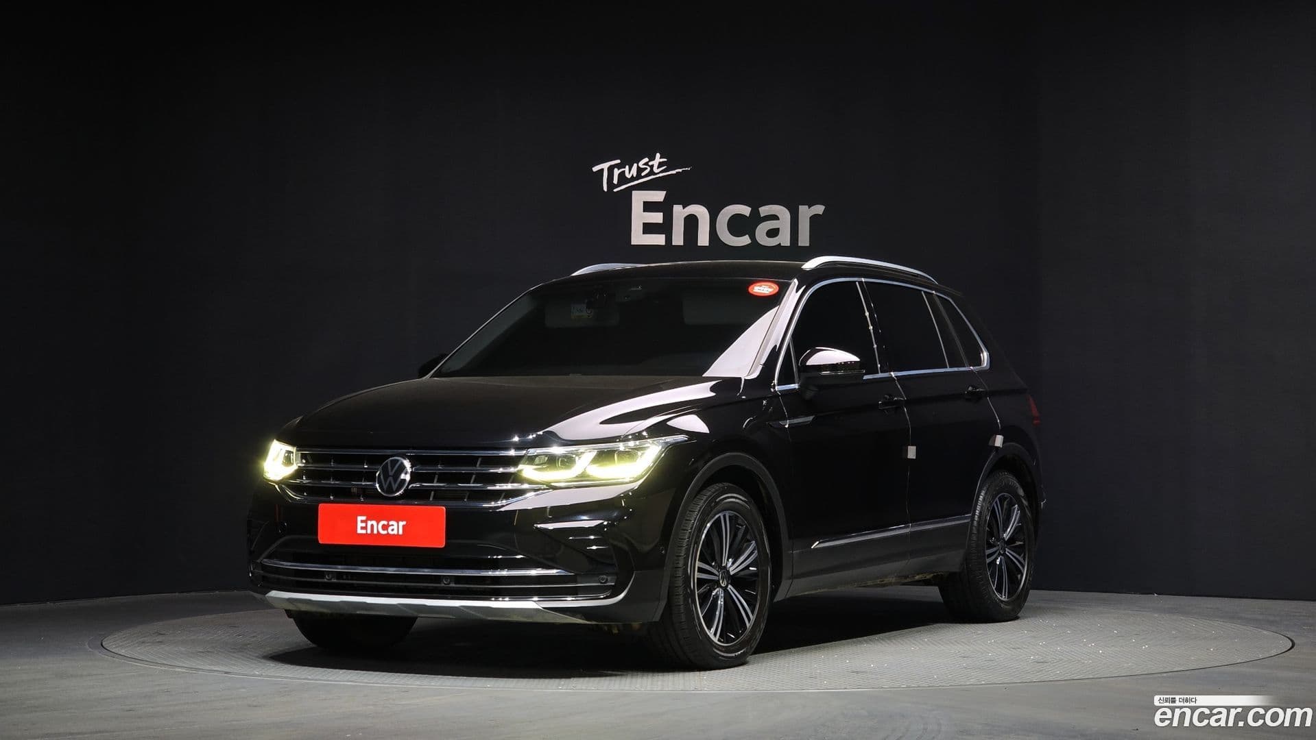 Main__Slider__Photo:Tiguan Volkswagen 2022.1-0