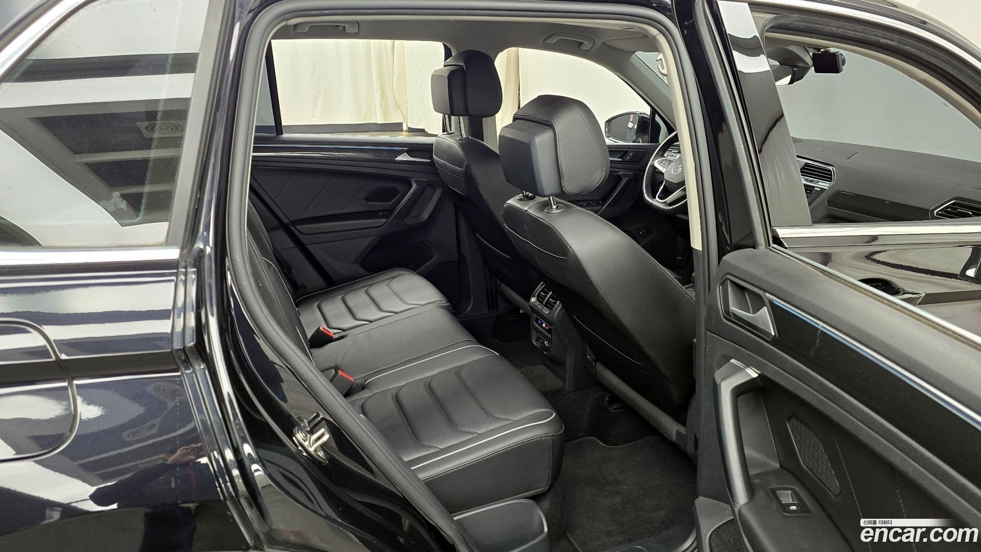 Main__Slider__Photo:Tiguan Volkswagen 2022.1-11