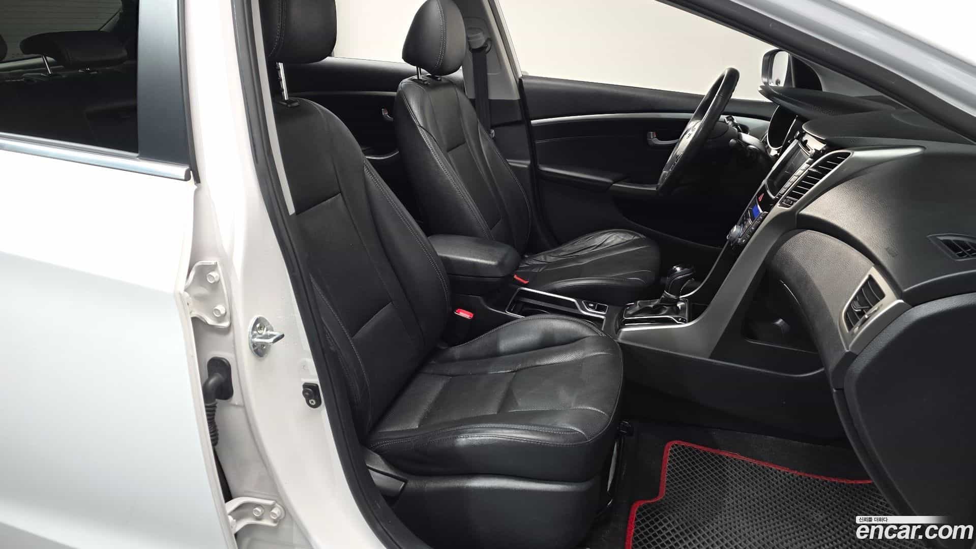 i30 Hyundai 2012.11-INNER-010