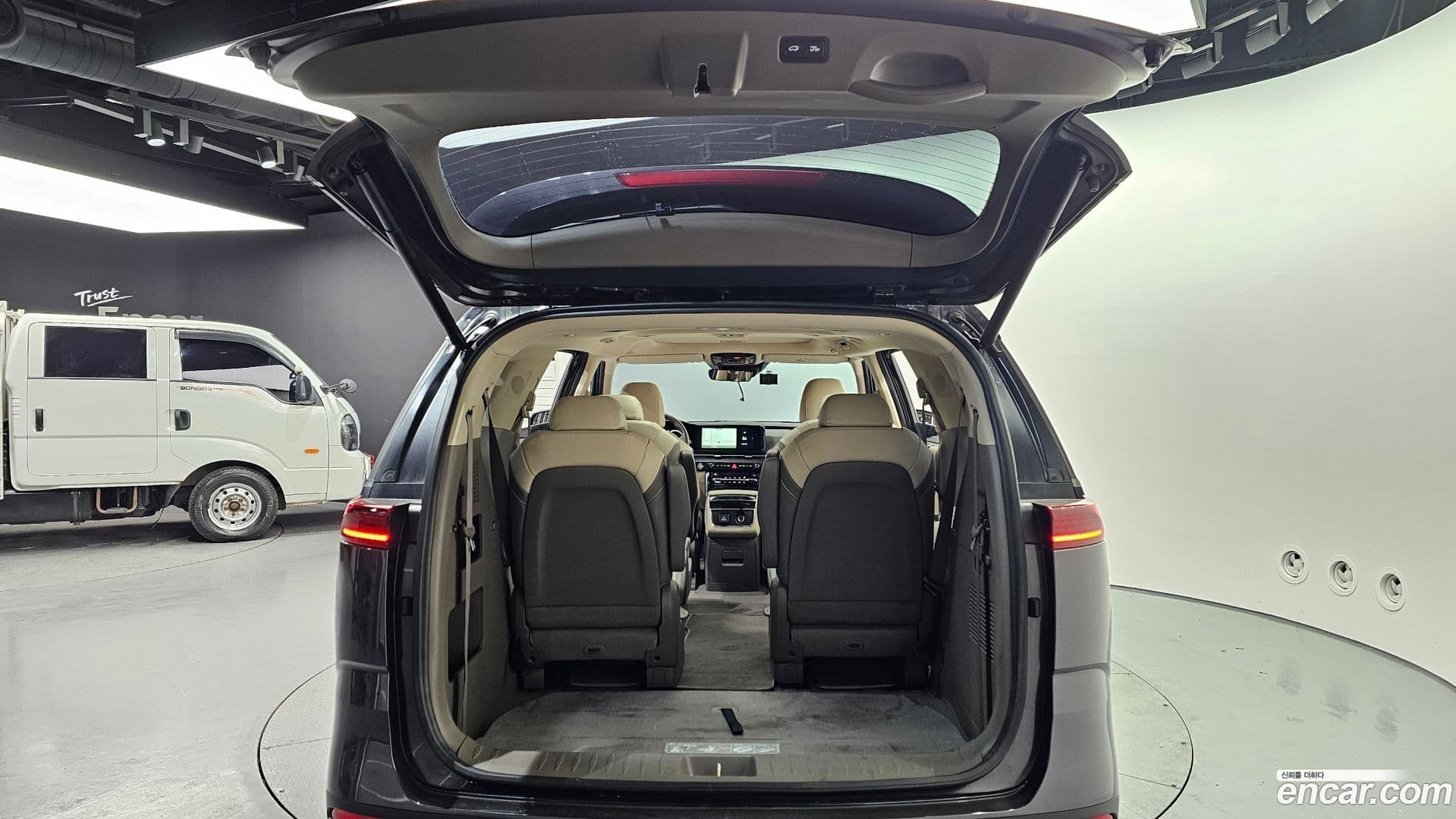 Main__Slider__Photo:Canival Kia 2022.10-19