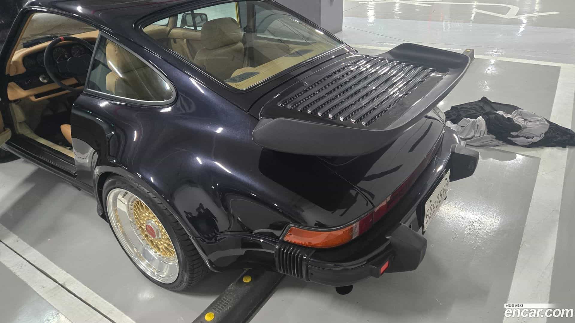 911 Porsche 1976.11-OUTER-002