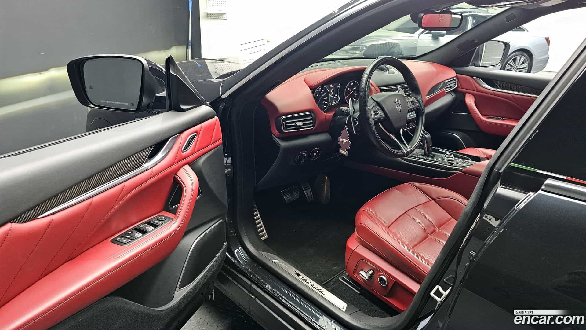 Levante Maserati 2022.2-INNER-010