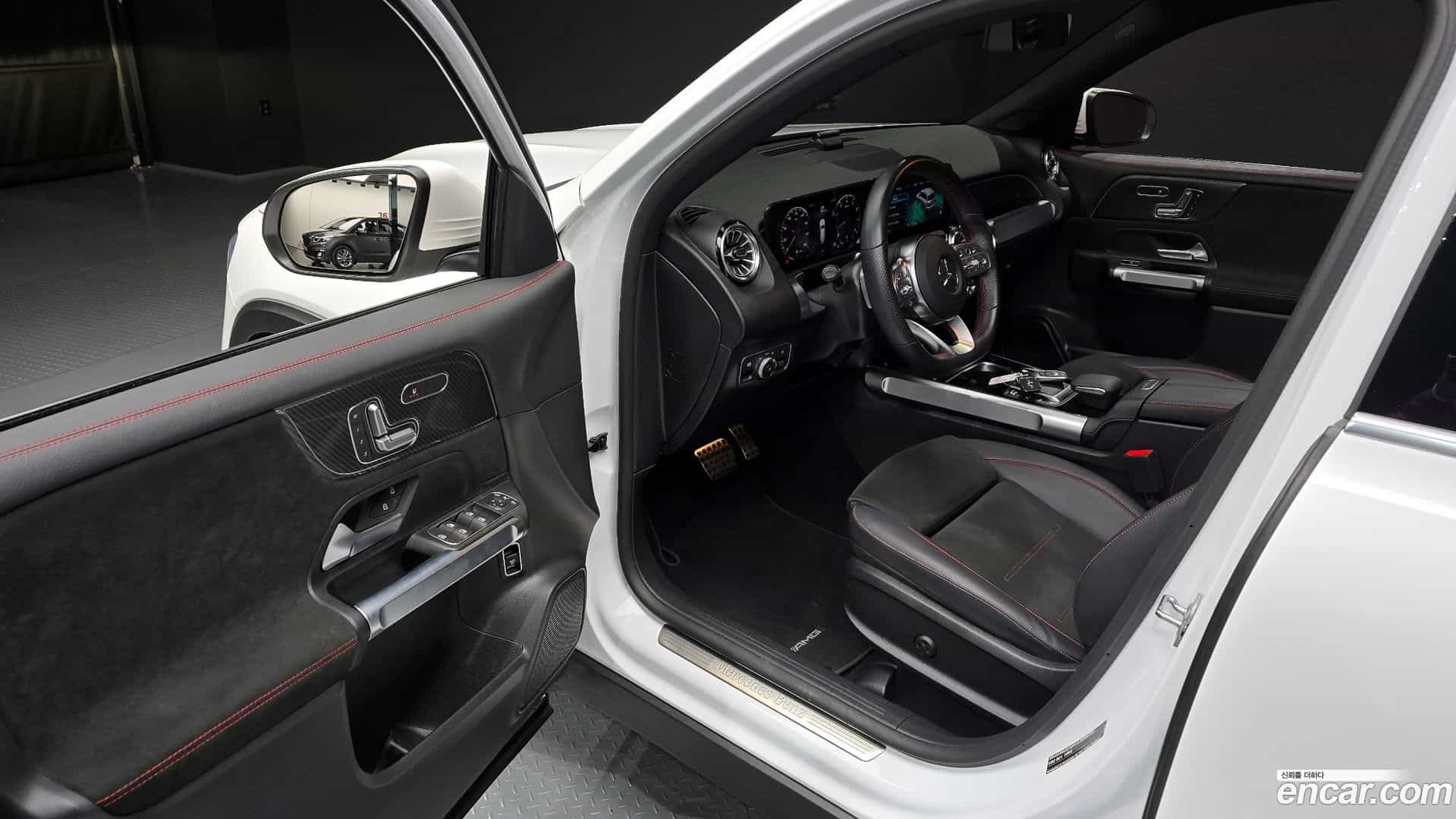 GLB-Class Mercedes-Benz 2023.5-INNER-010