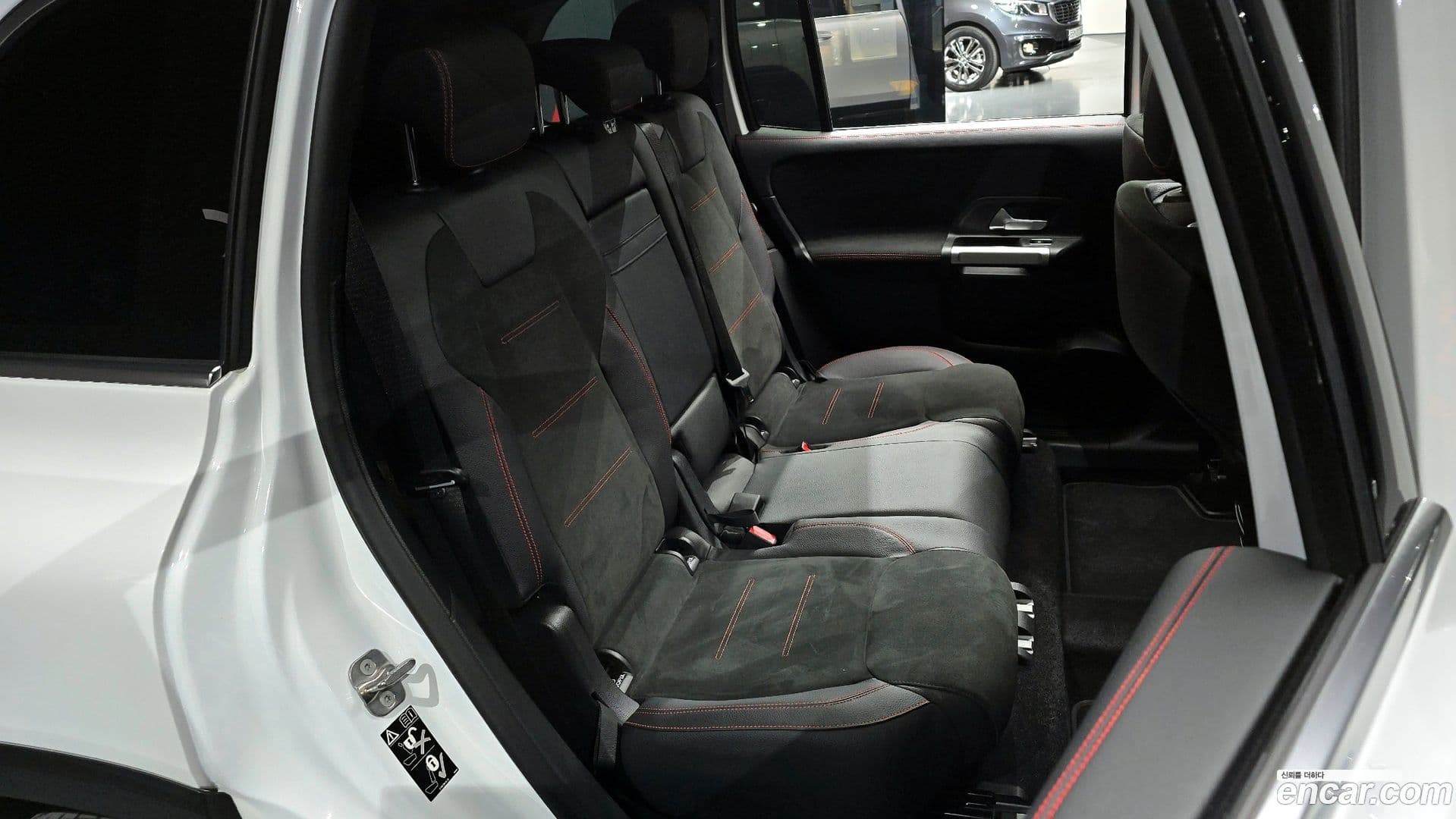 Main__Slider__Photo:GLB-Class Mercedes-Benz 2023.5-11