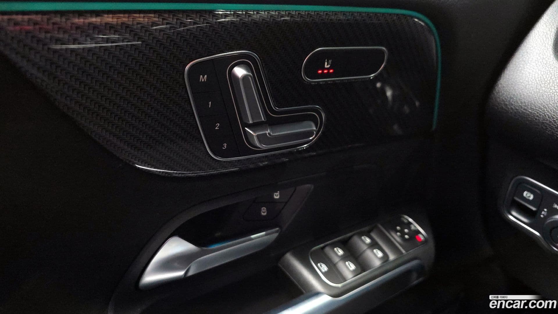 Main__Slider__Photo:GLB-Class Mercedes-Benz 2023.5-16