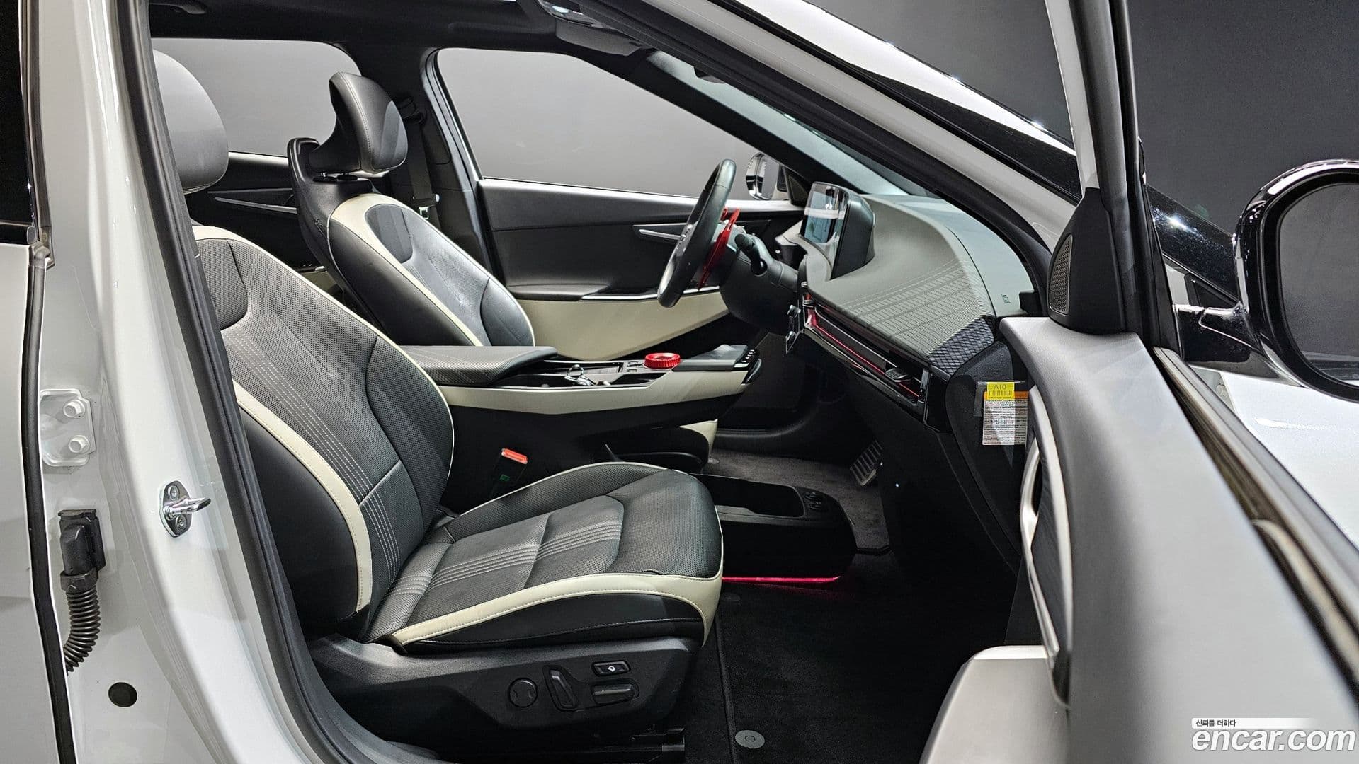 Main__Slider__Photo:EV6 Kia 2023.11-9