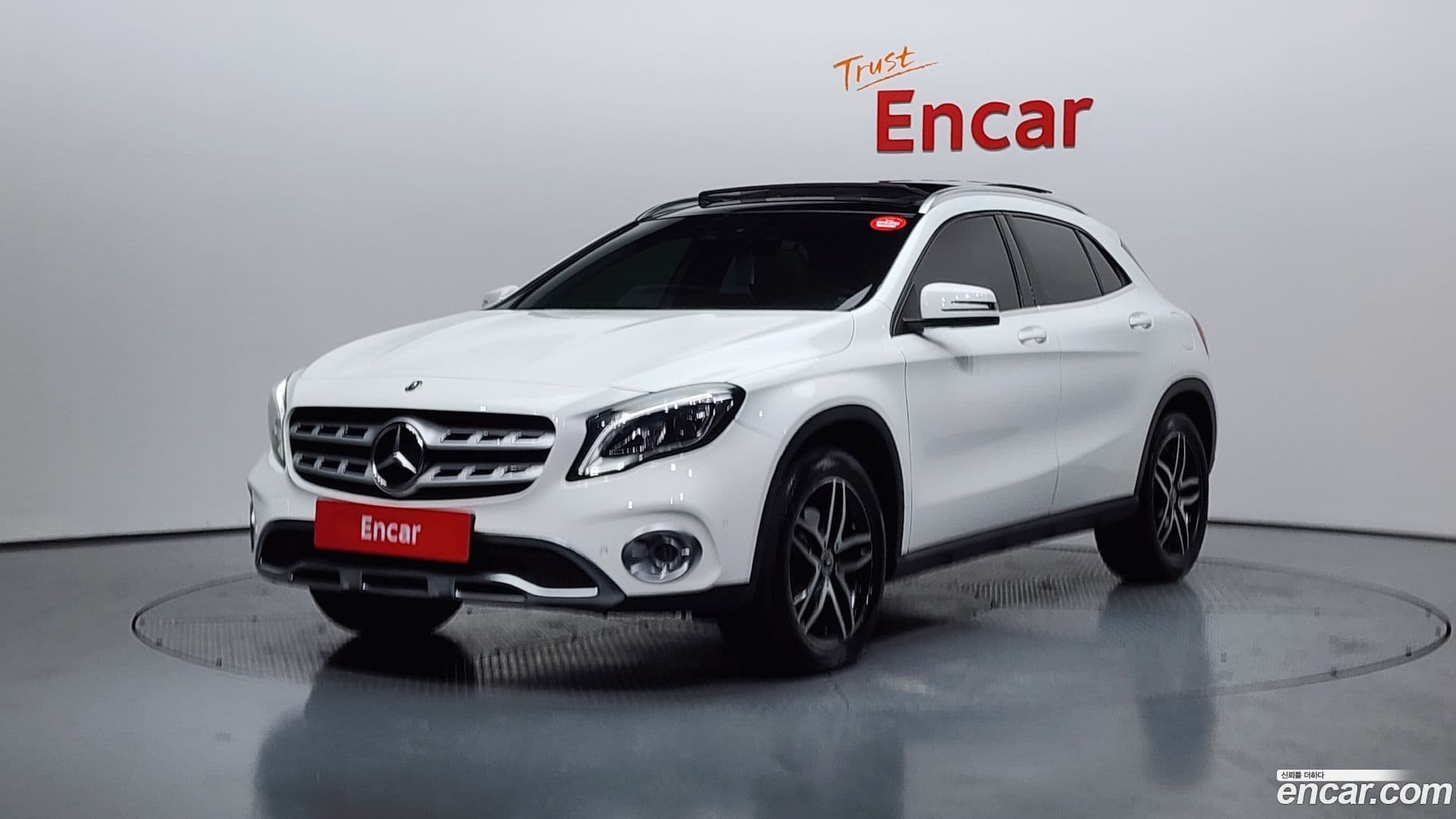 Main__Slider__Photo:GLA-Class Mercedes-Benz 2019.4-0