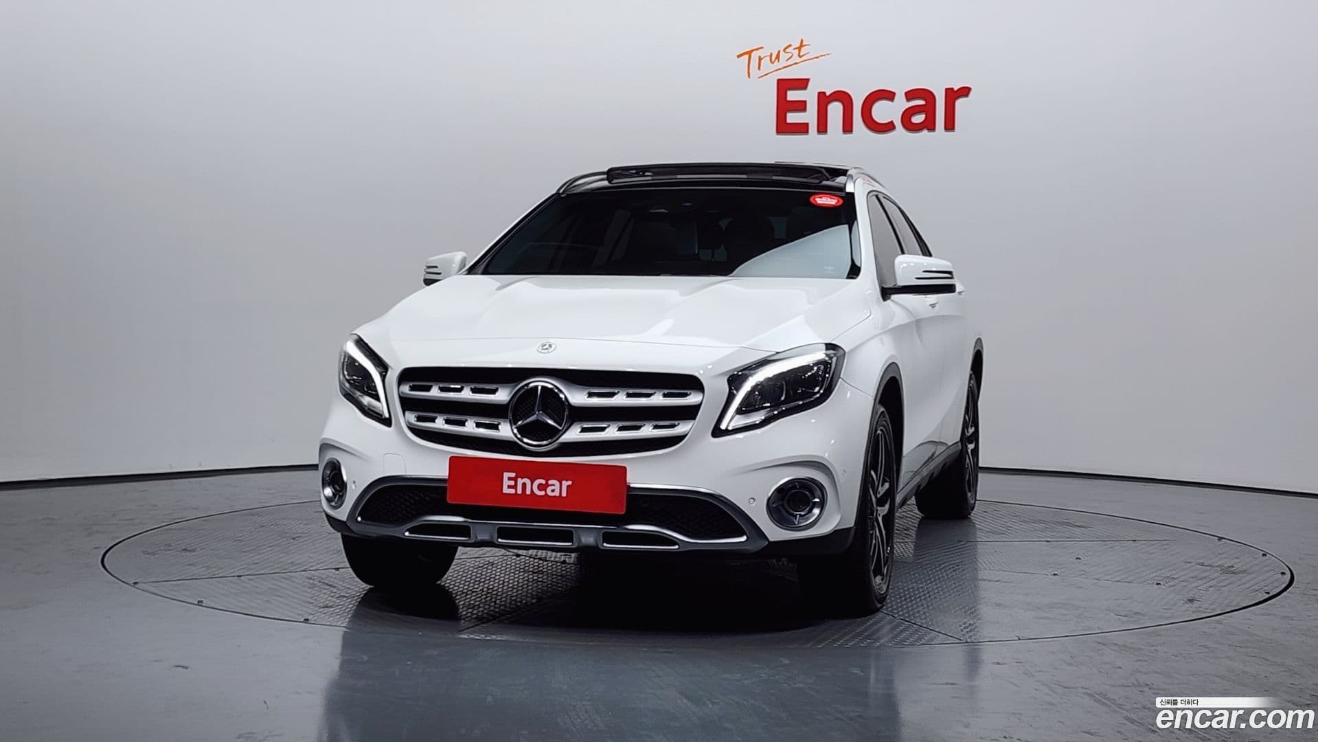 Main__Slider__Photo:GLA-Class Mercedes-Benz 2019.4-2