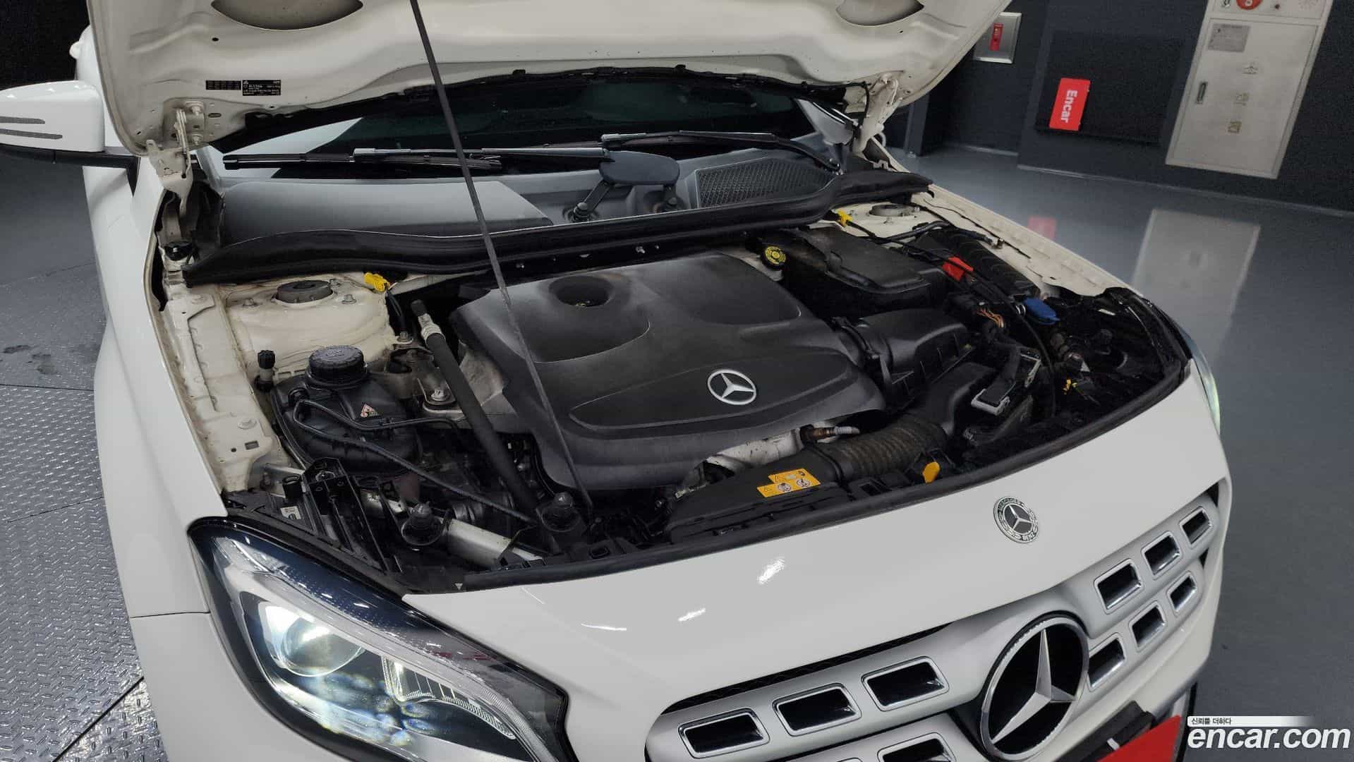 GLA-Class Mercedes-Benz 2019.4-INNER-006