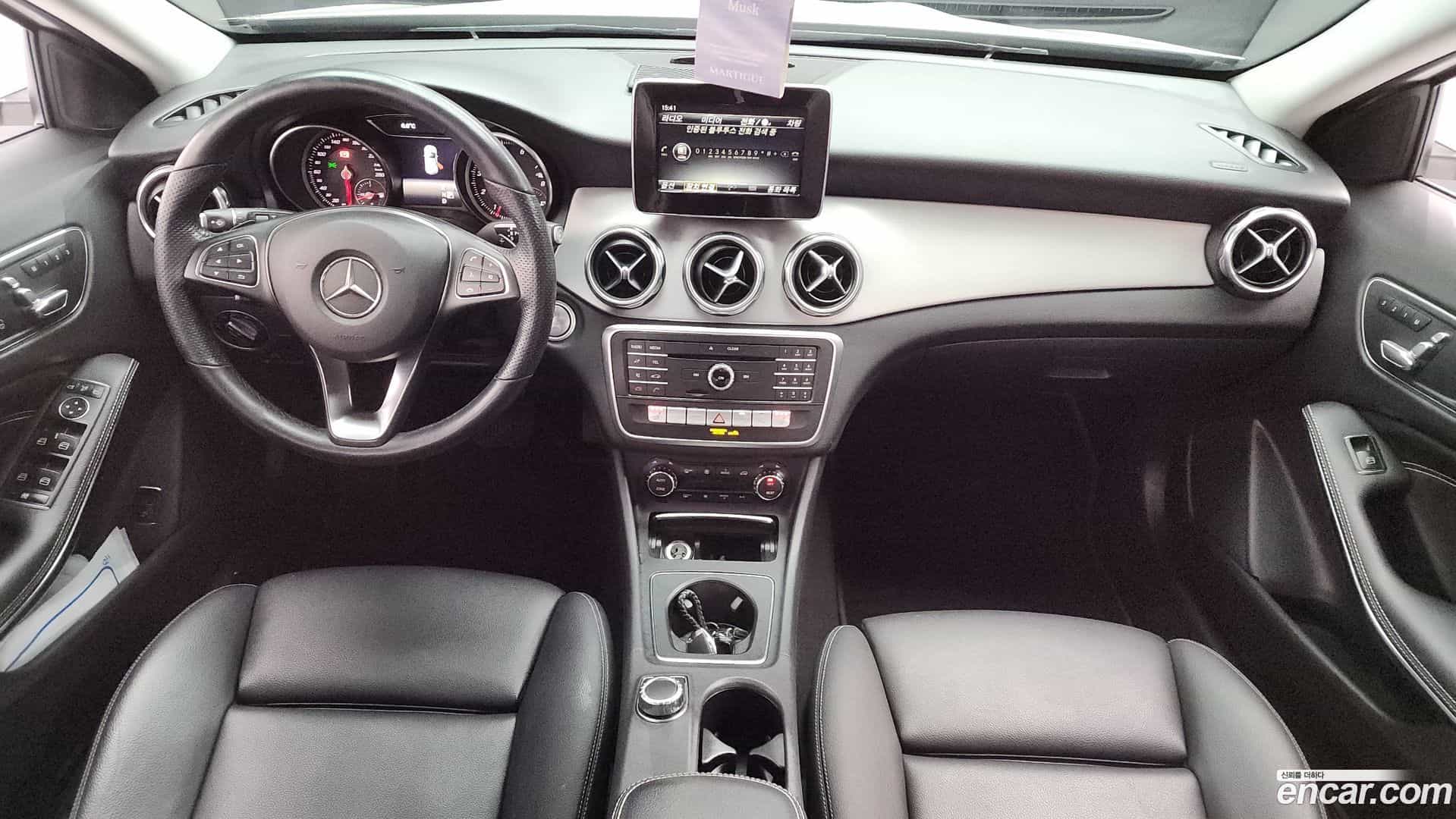 GLA-Class Mercedes-Benz 2019.4-INNER-007