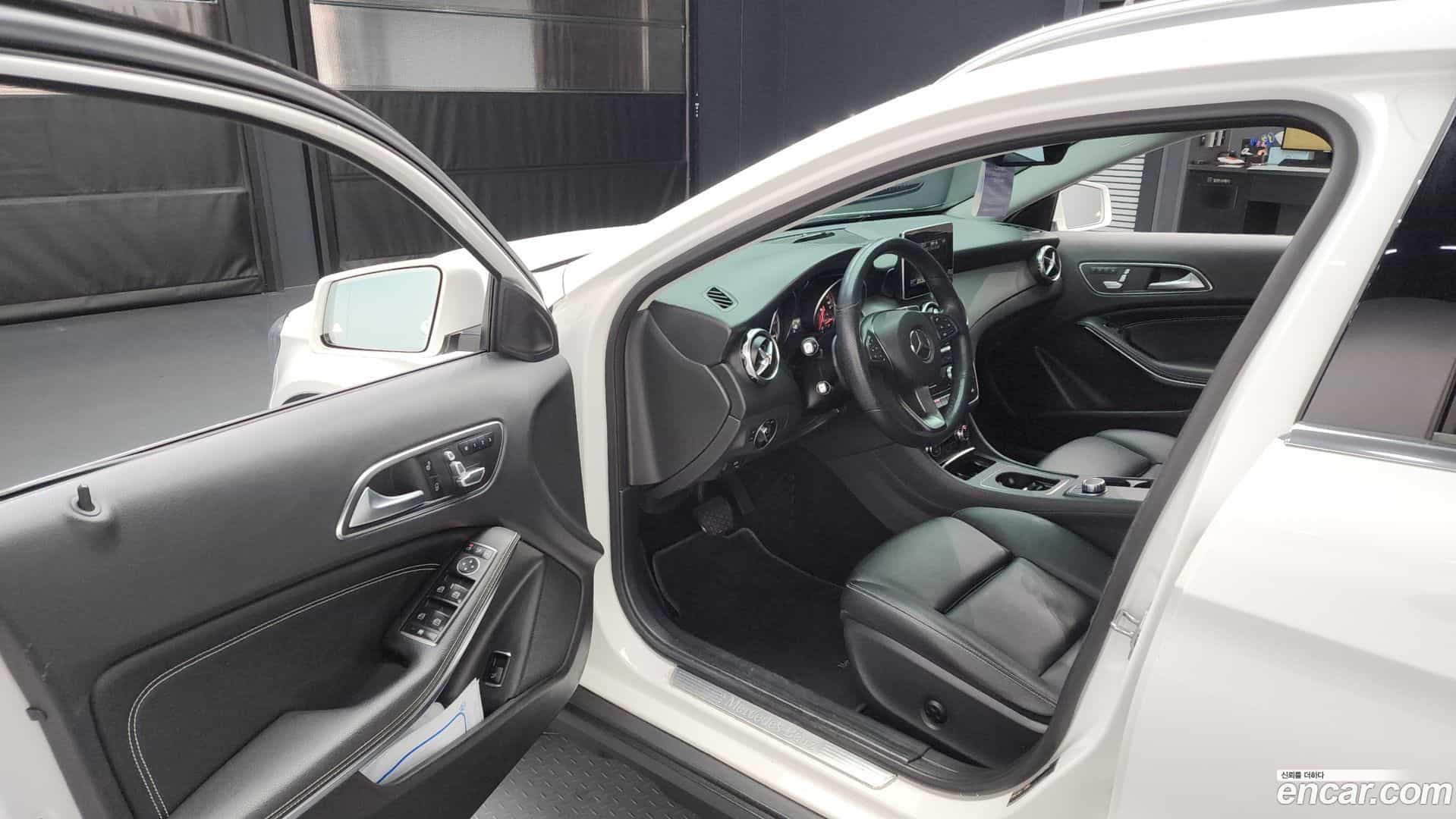 GLA-Class Mercedes-Benz 2019.4-INNER-010