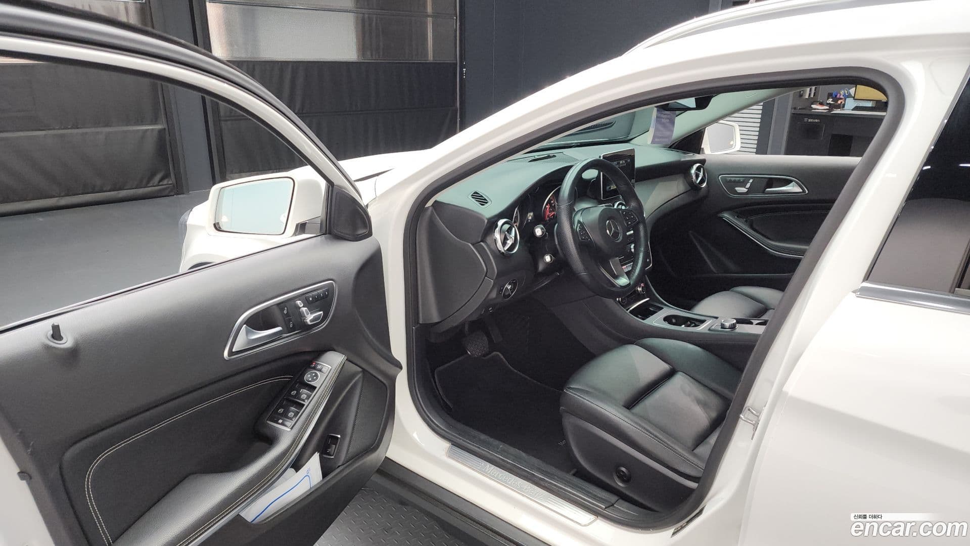 Main__Slider__Photo:GLA-Class Mercedes-Benz 2019.4-9