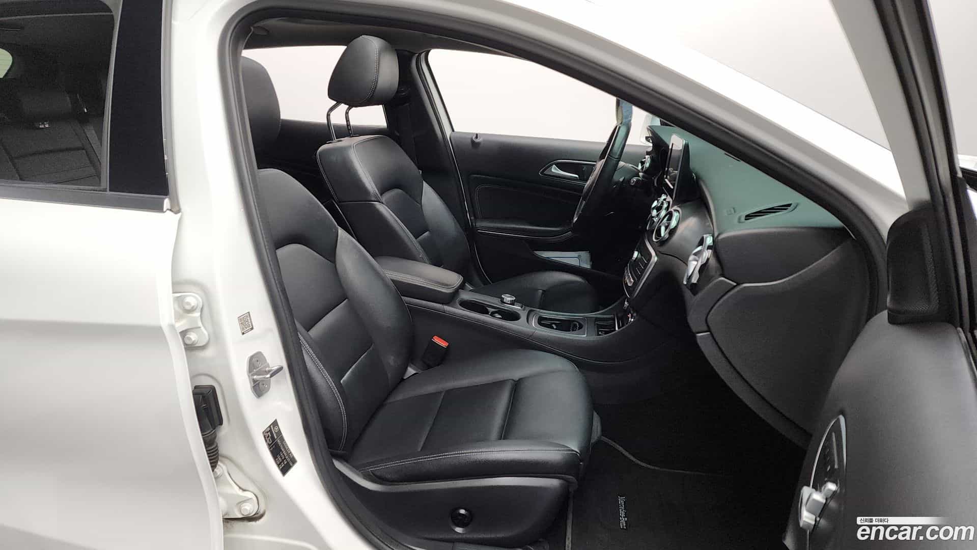 GLA-Class Mercedes-Benz 2019.4-OPTION-015