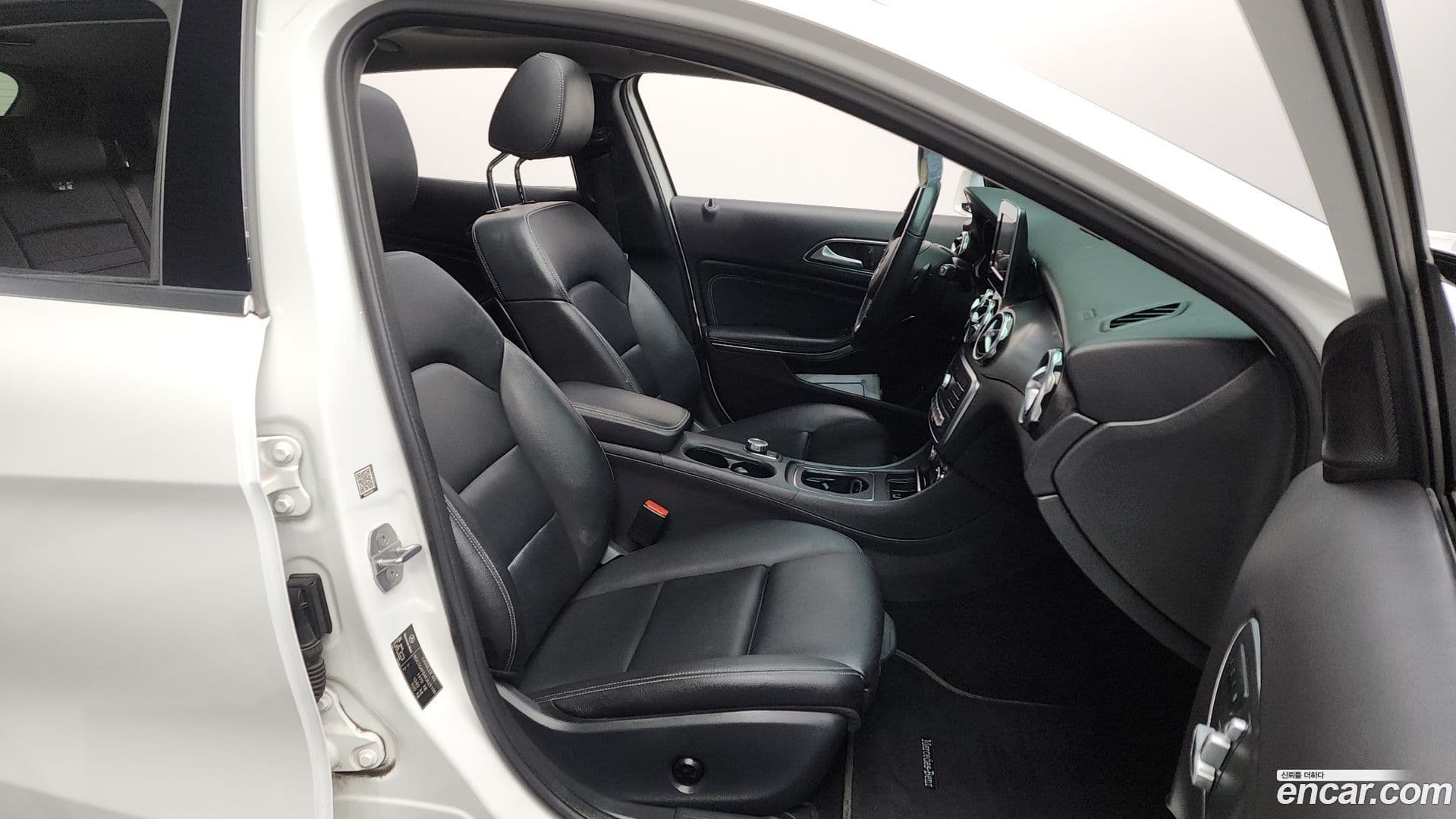 Main__Slider__Photo:GLA-Class Mercedes-Benz 2019.4-10