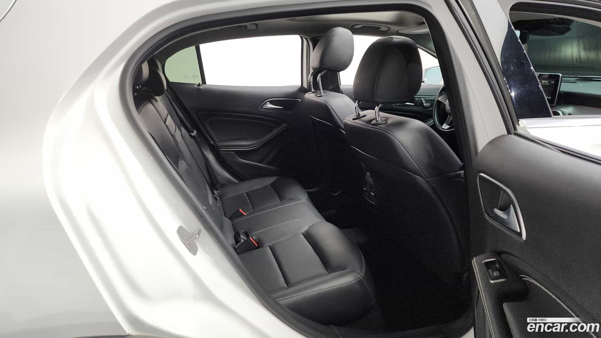 GLA-Class Mercedes-Benz 2019.4-OPTION-016