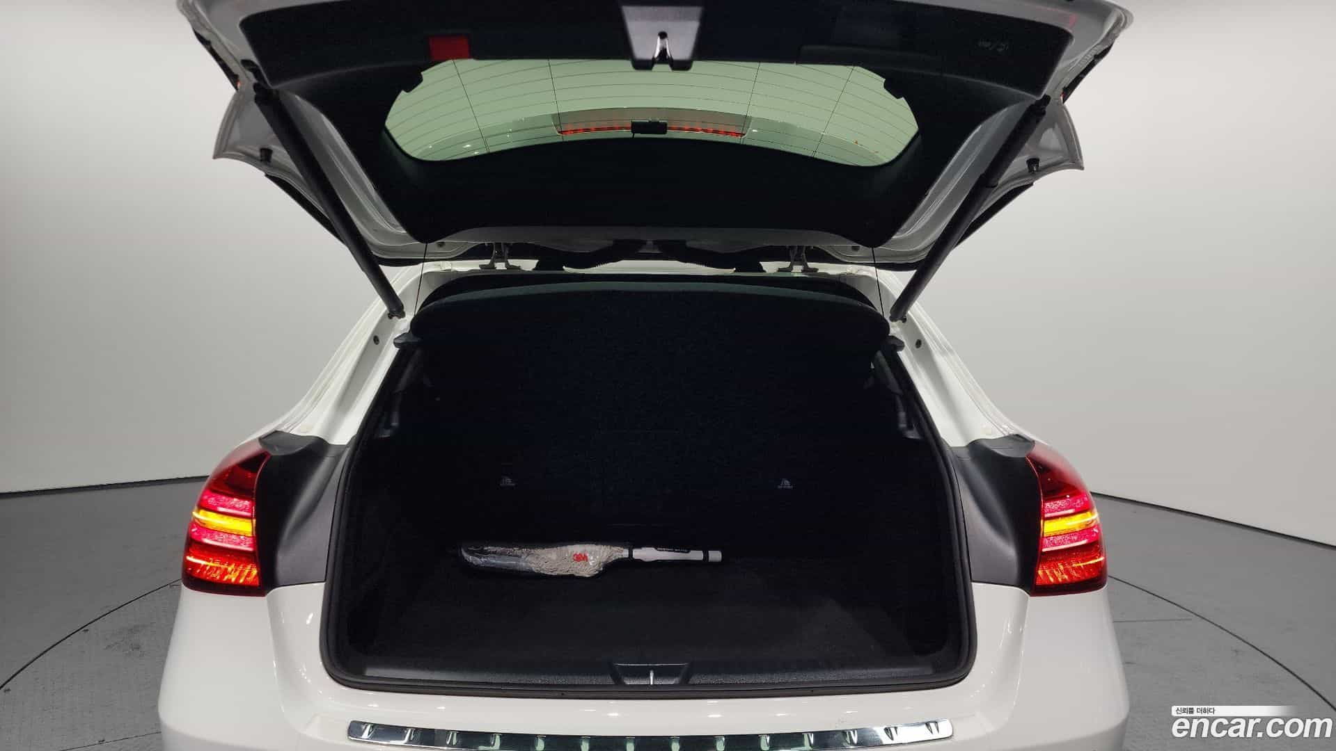 GLA-Class Mercedes-Benz 2019.4-OPTION-024