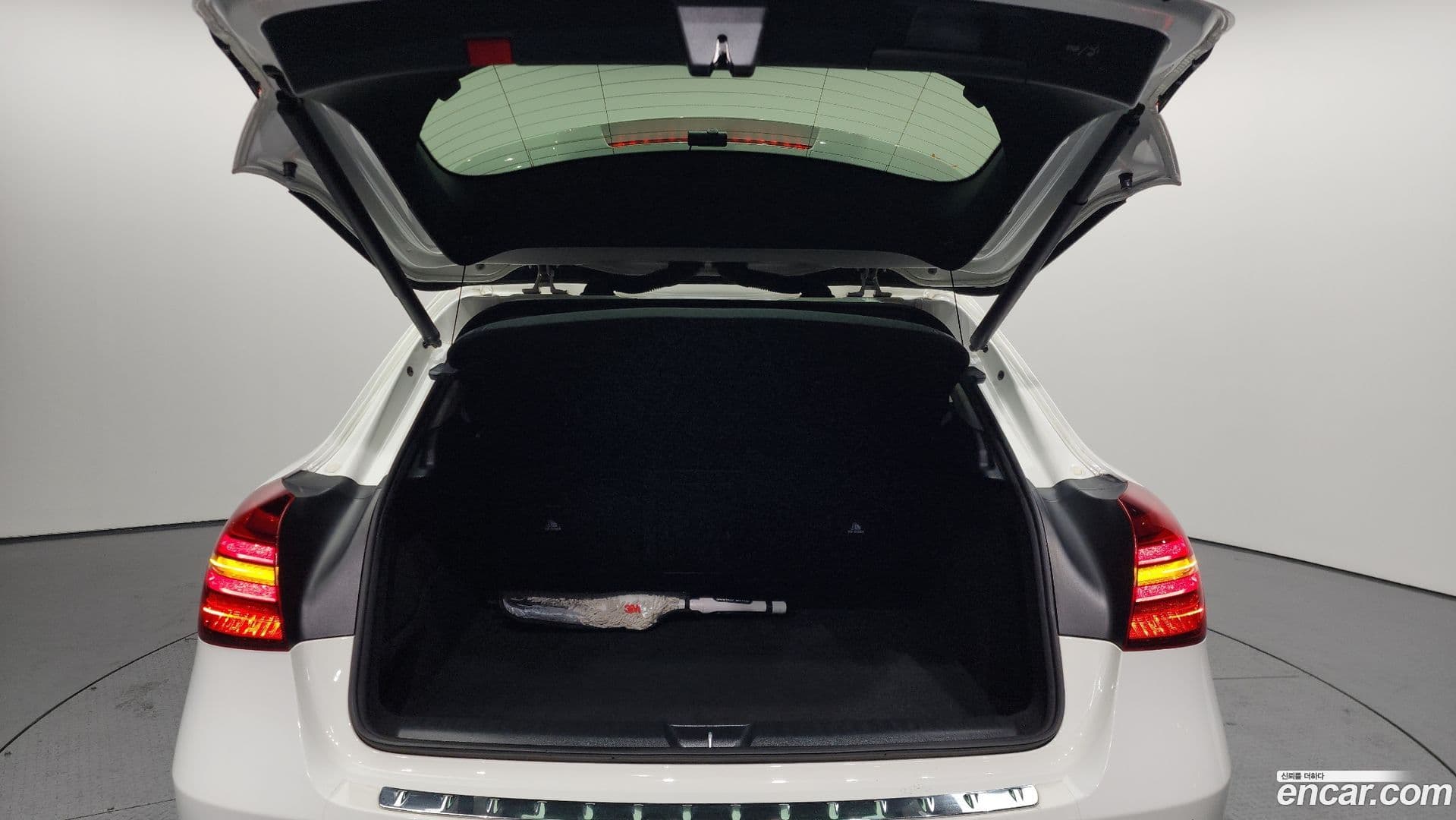 Main__Slider__Photo:GLA-Class Mercedes-Benz 2019.4-19