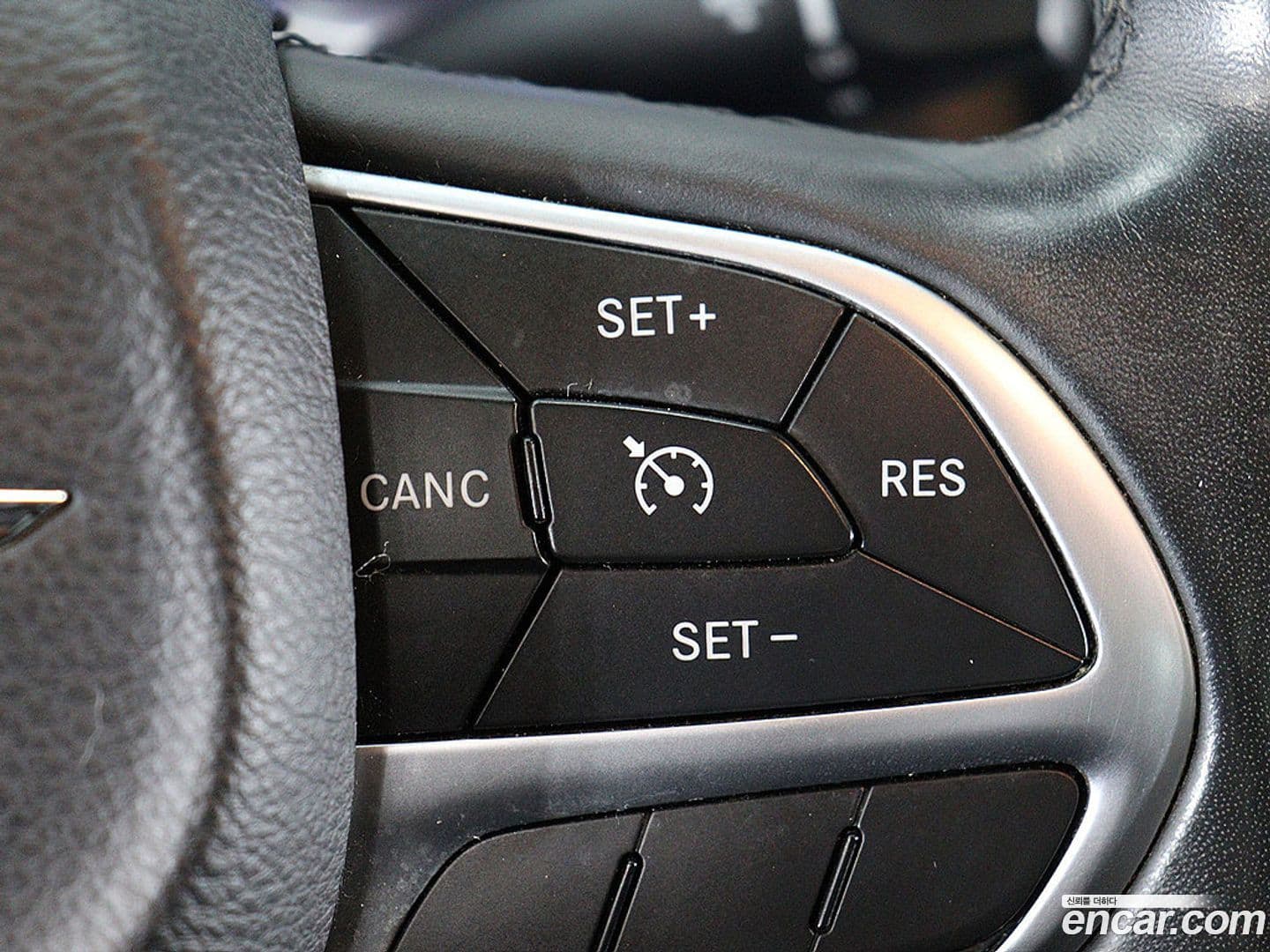 Main__Slider__Photo:200 Chrysler 2015.11-12