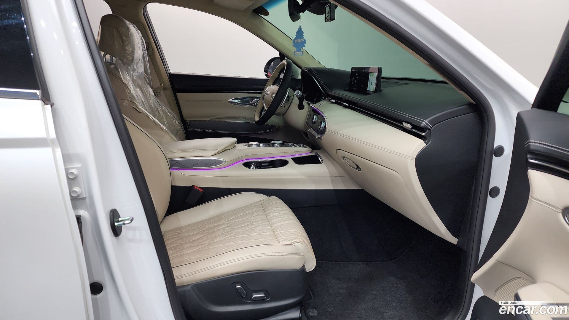 Main__Slider__Photo:GV70 Genesis 2021.7-10