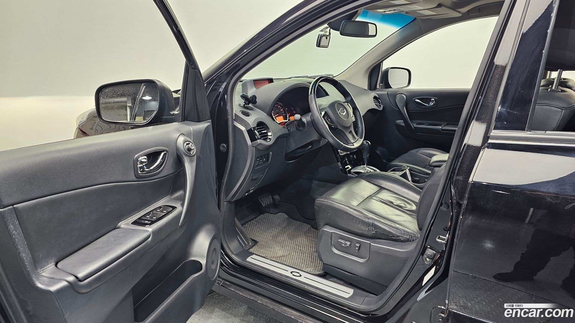 Main__Slider__Photo:QM5 Renault-KoreaSamsung 2010.10-9