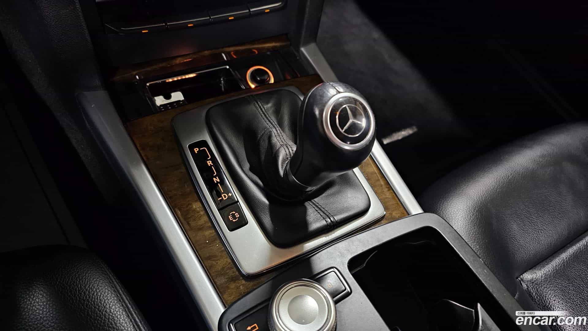 E-Class Mercedes-Benz 2011.11-INNER-009