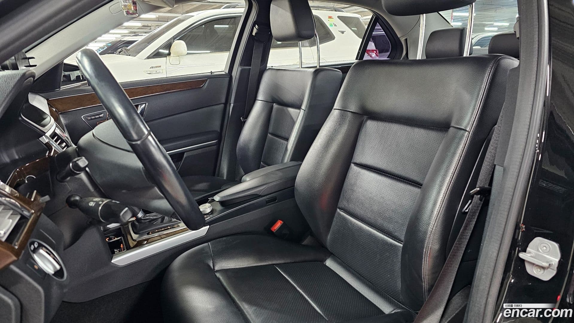 Main__Slider__Photo:E-Class Mercedes-Benz 2011.11-9