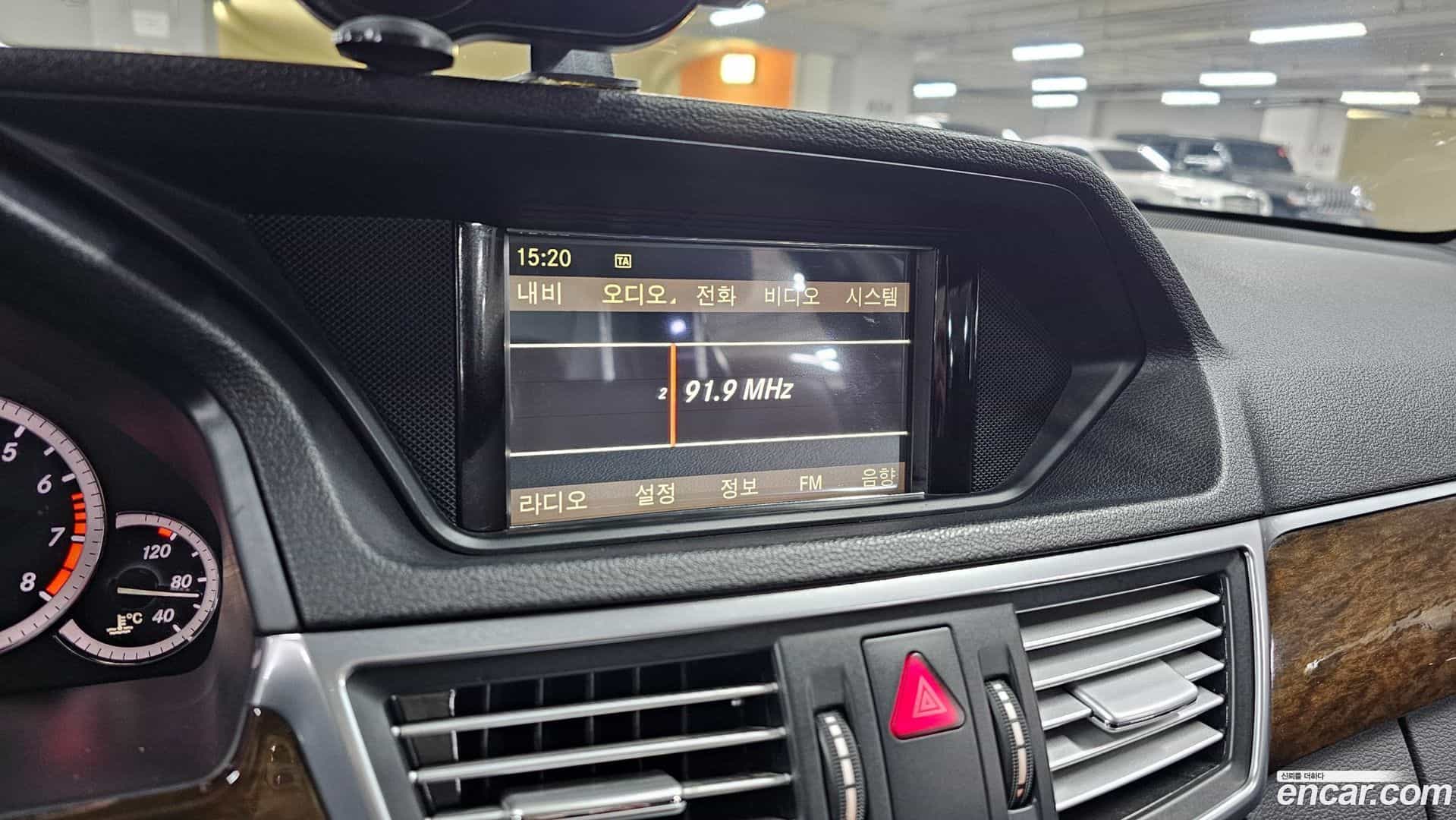 E-Class Mercedes-Benz 2011.11-OPTION-015