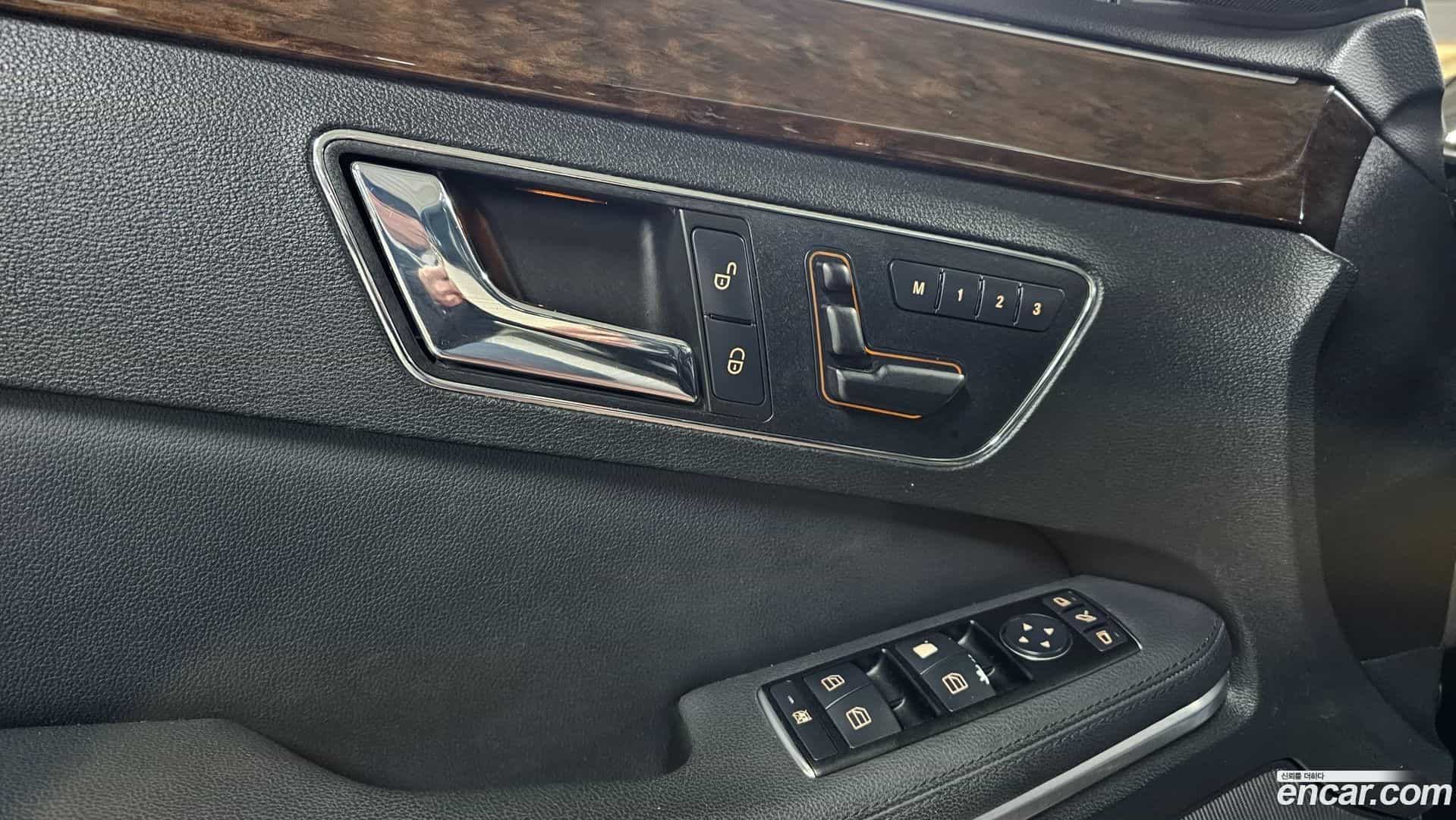 E-Class Mercedes-Benz 2011.11-OPTION-018