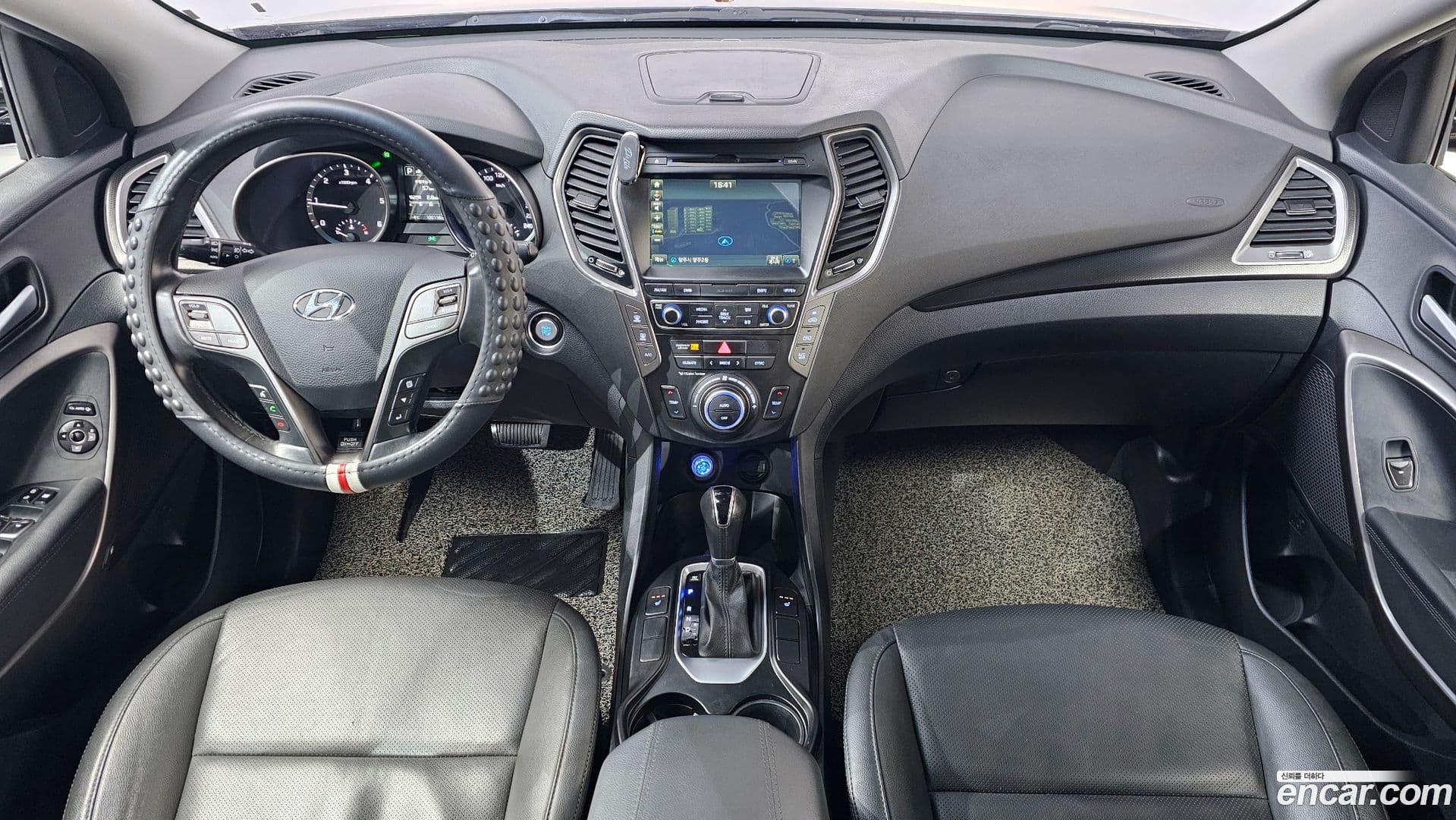 Main__Slider__Photo:Santafe Hyundai 2016.1-6